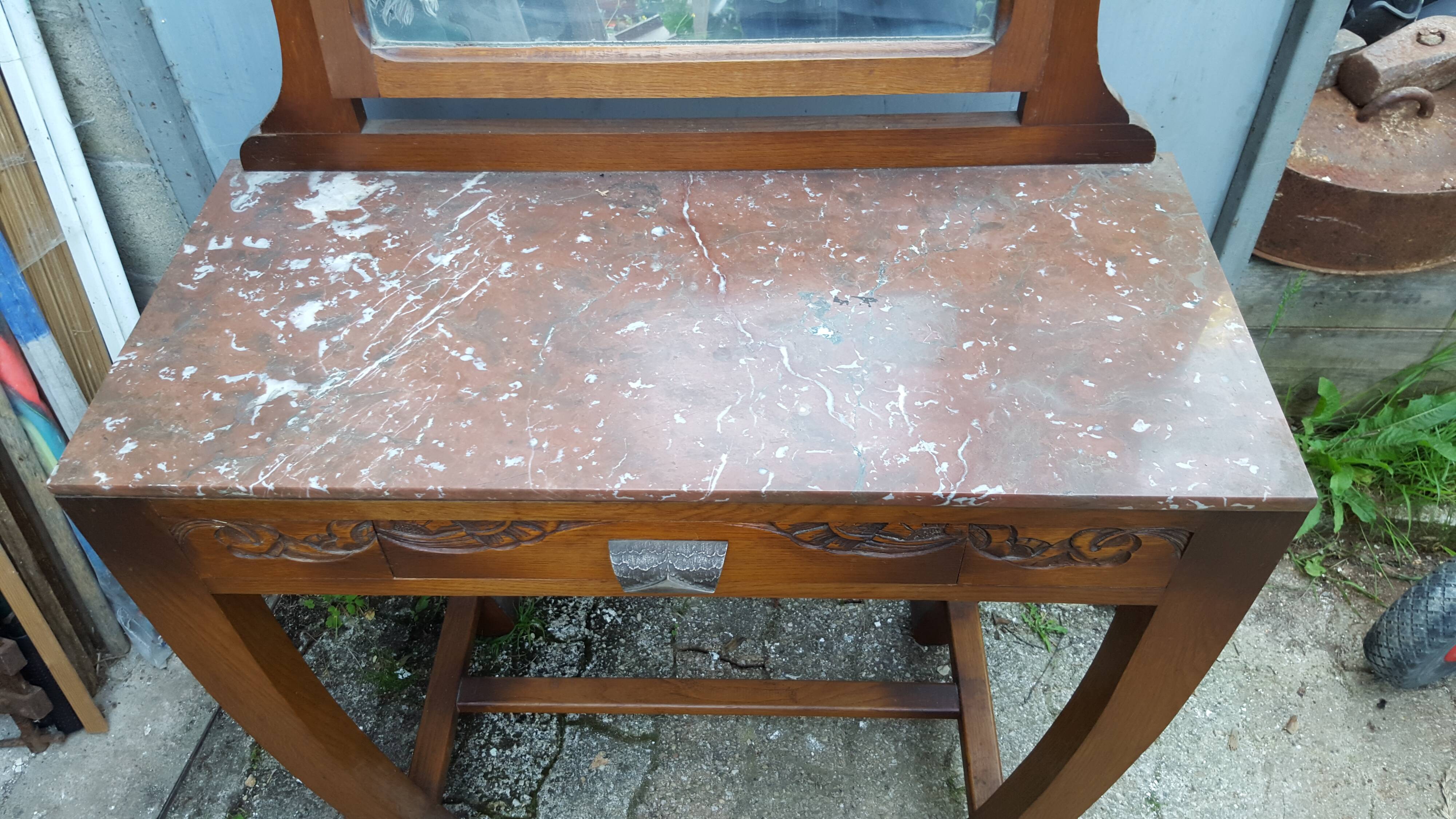 Art deco hairdresser