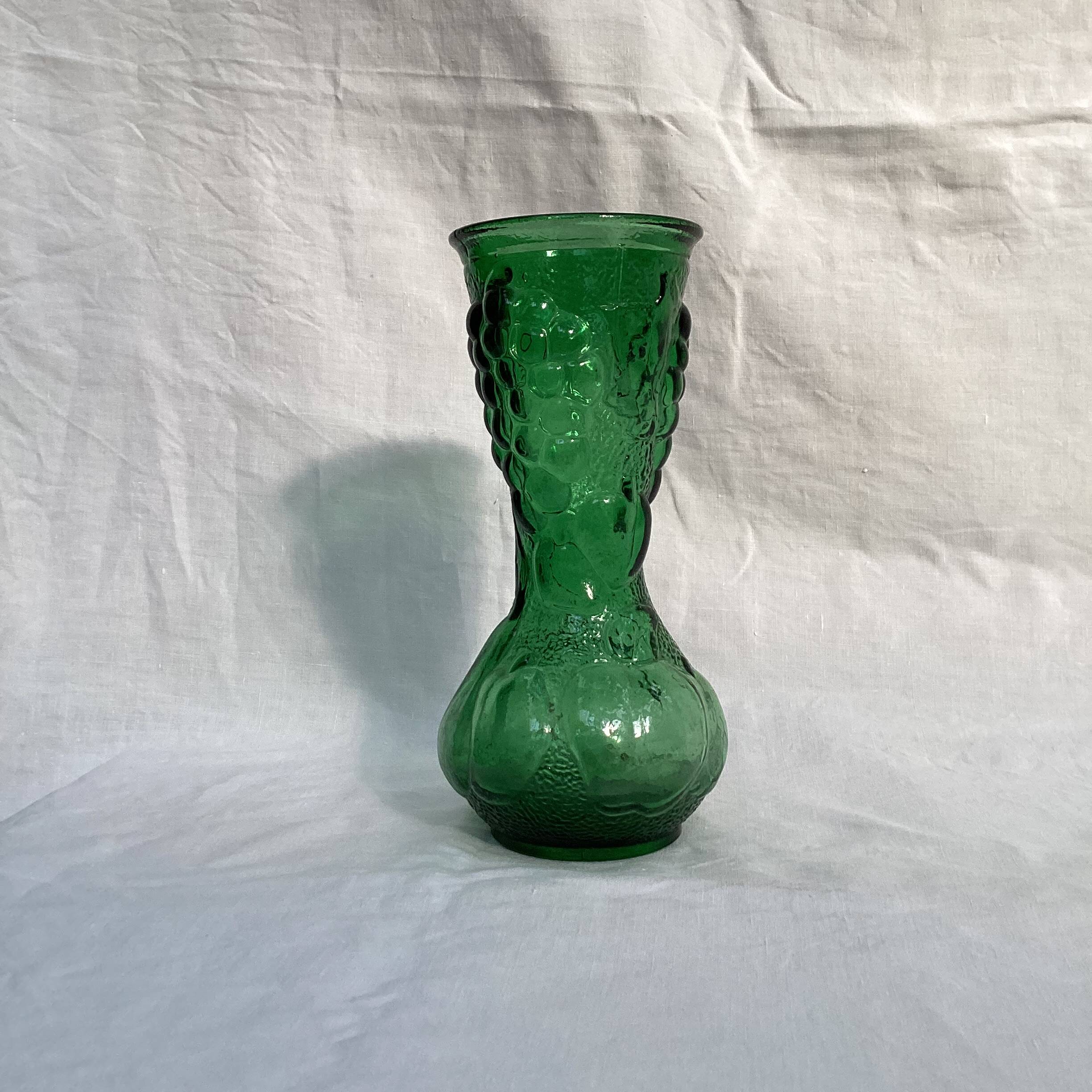 Italian vase in green glass, dimensions: height -25.5 cm - diameter -11 cm -