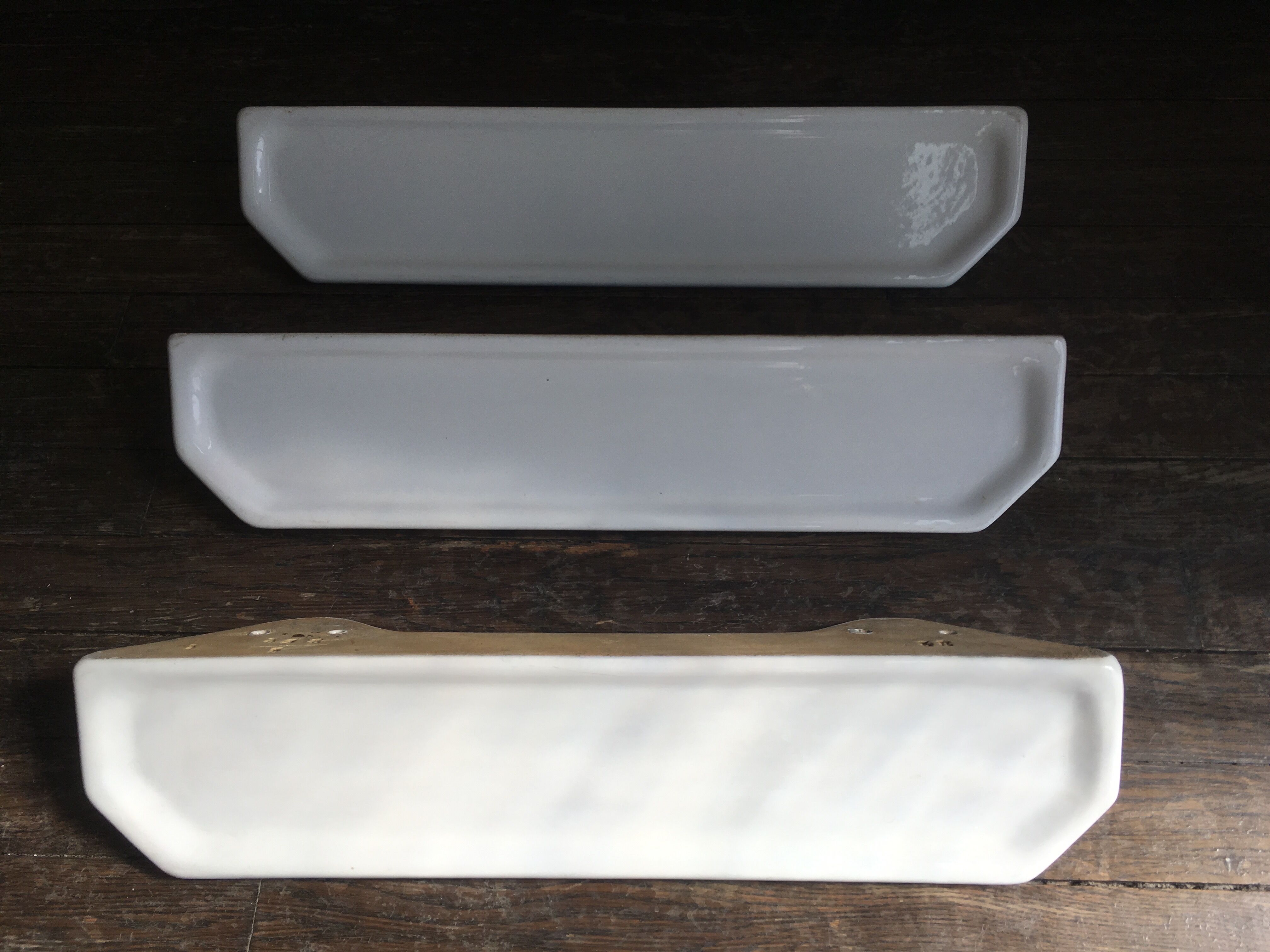 Set of 3 white ceramic shelves art deco bathroom