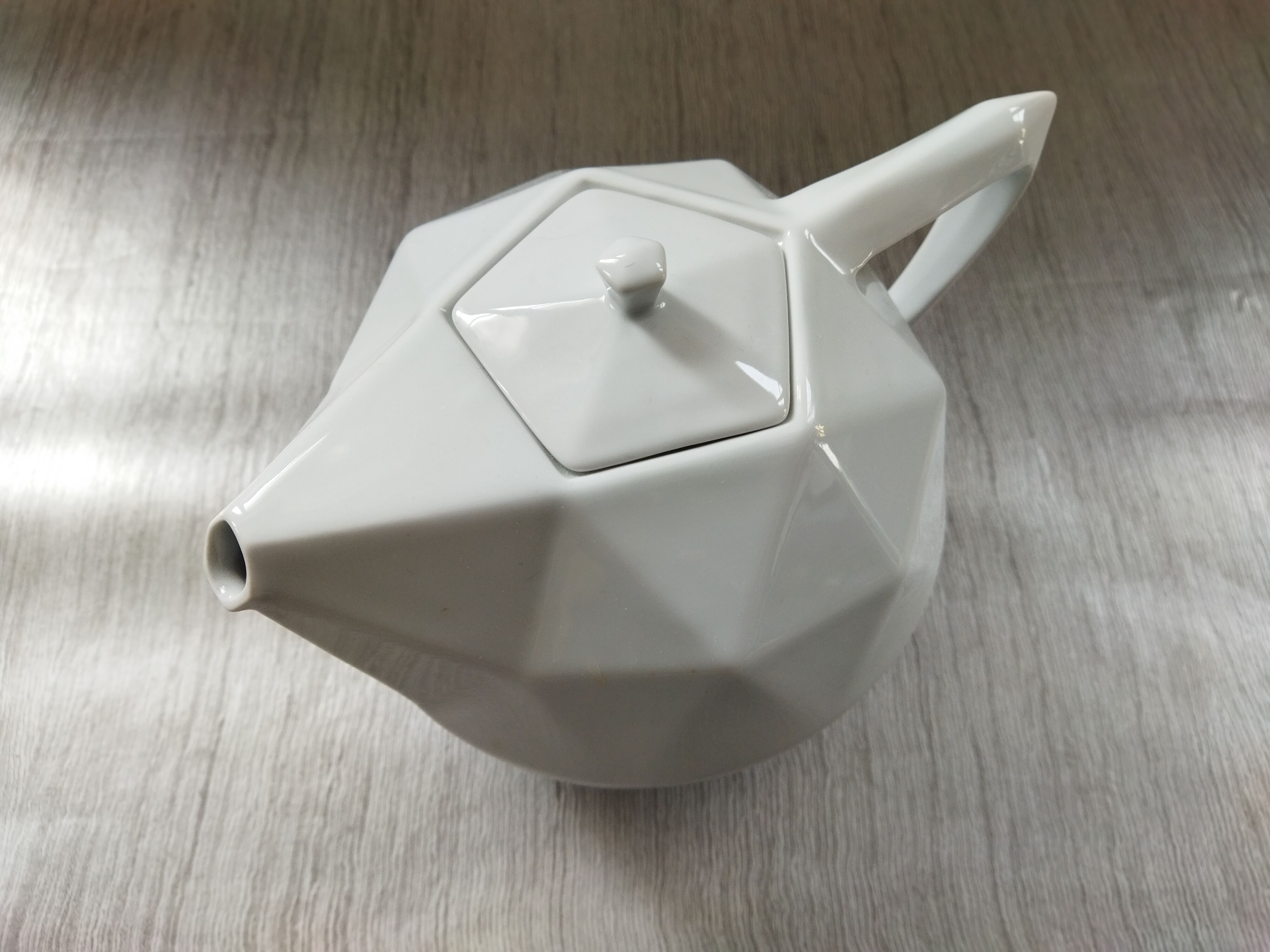 Porcelain teapot Deshoulières