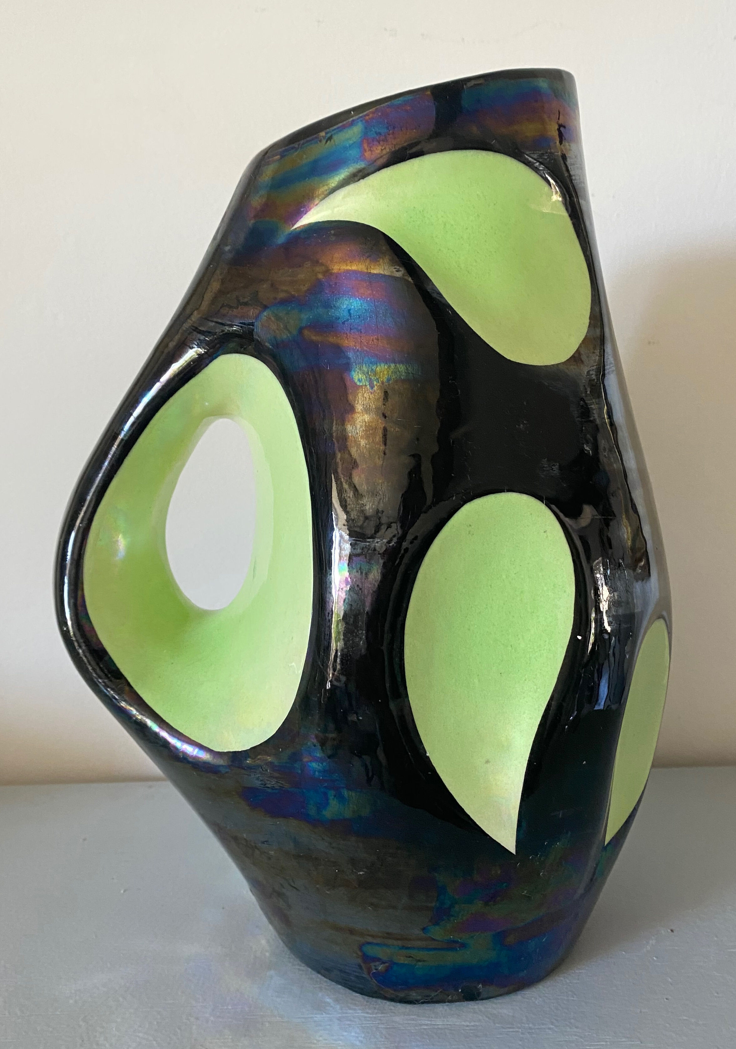 Pichet Vase céramique design 1960 (Vallauris ?) noir irisé et vert Space age