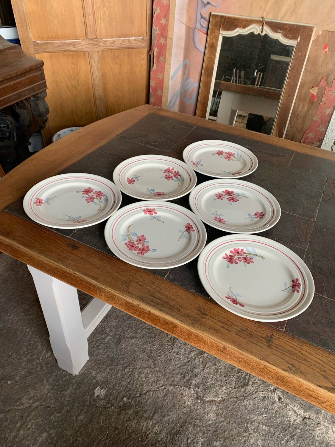 6 vintage floral ceramic dinner plates – retro country style