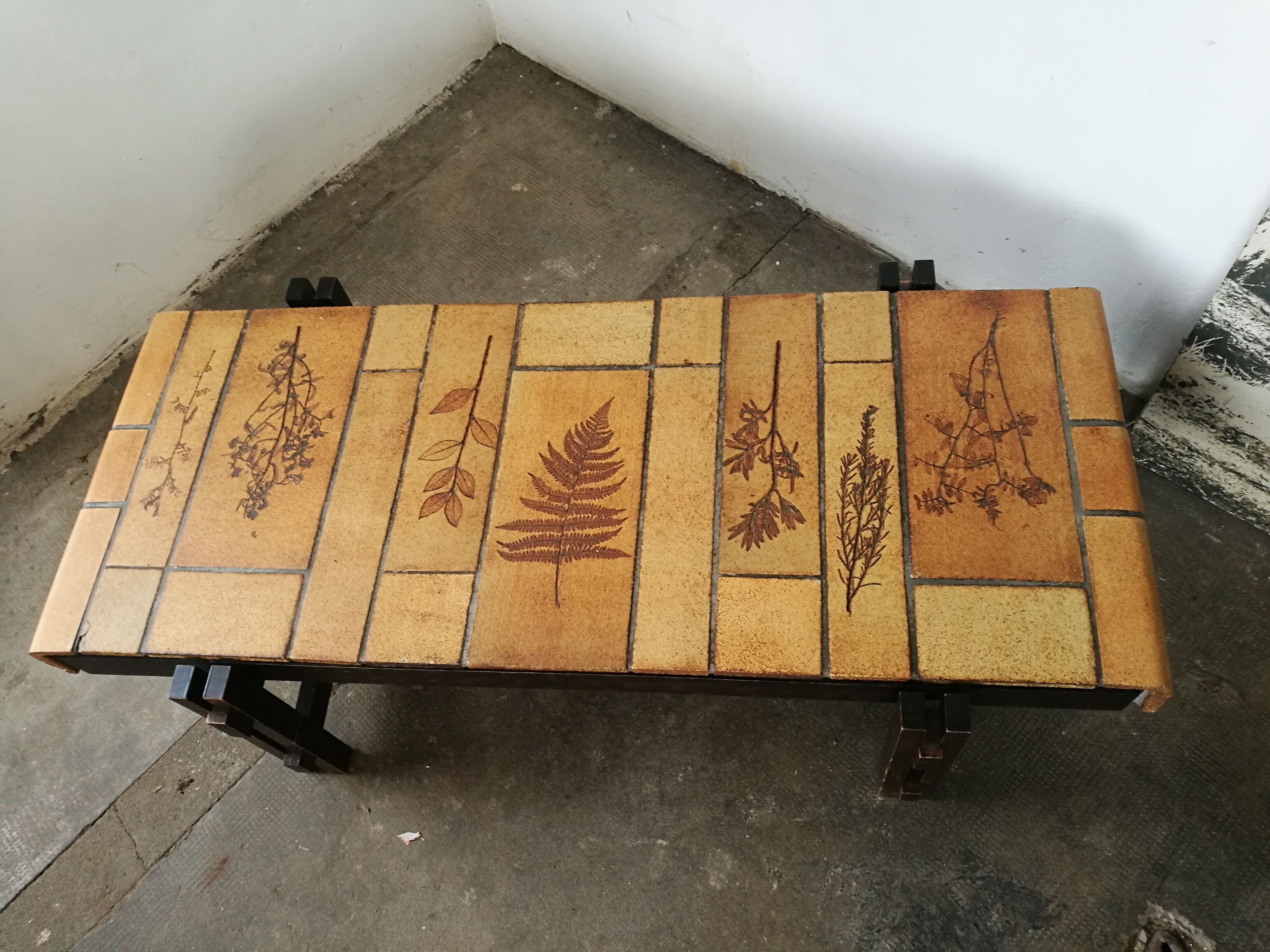 Capron herbarium model coffee table