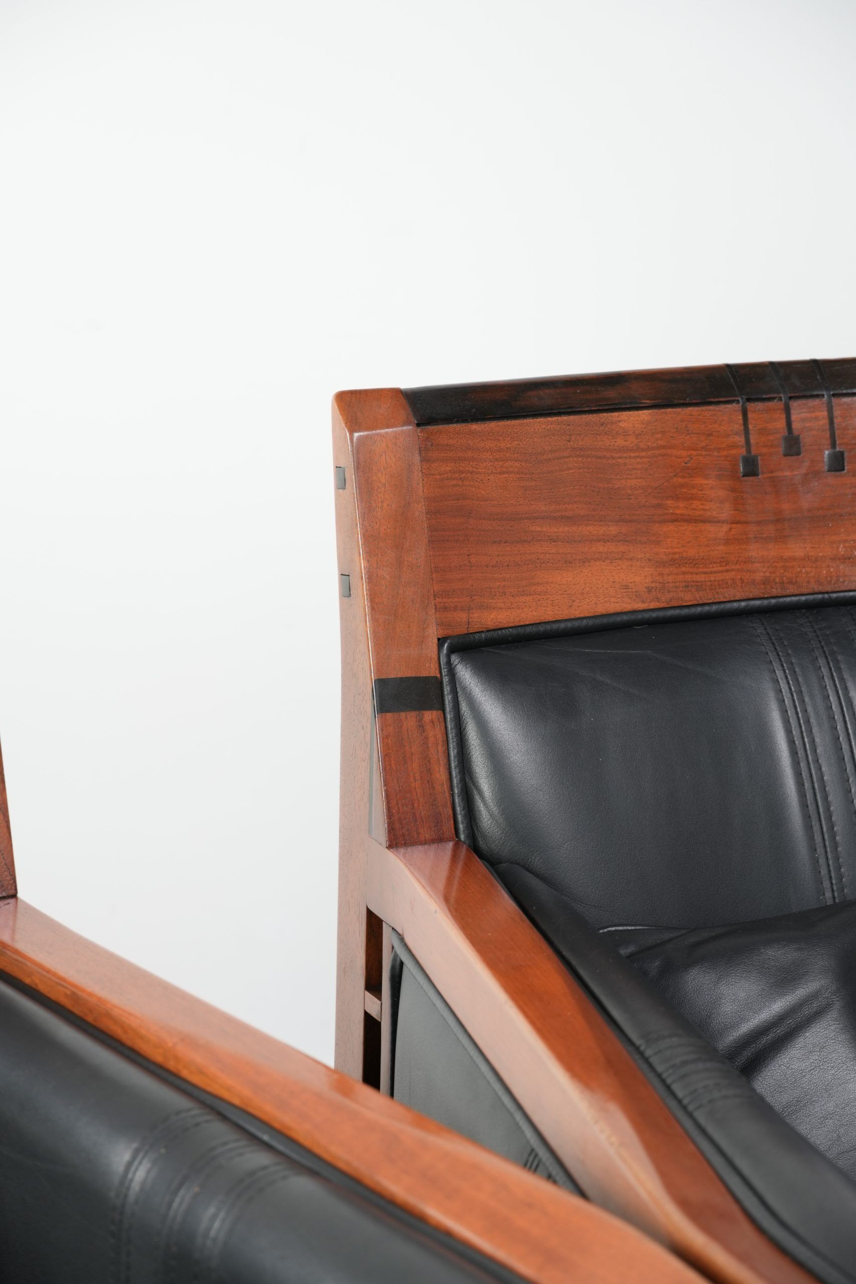 Set of 2 black leather Art Deco design armchairs in good condition
