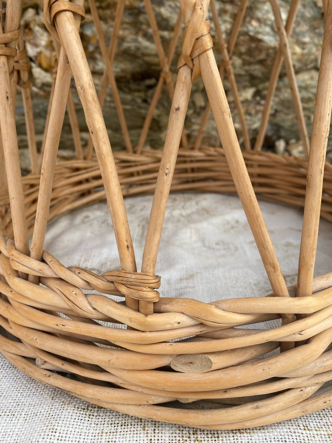 Table de chevet en rotin années 60