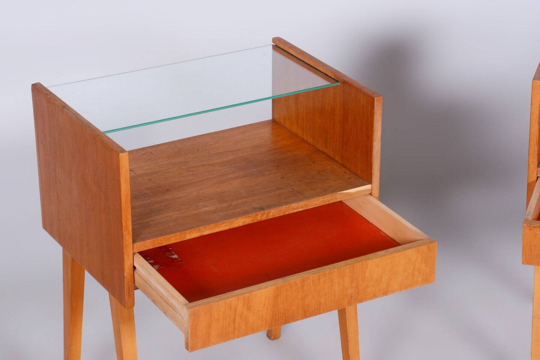 Mid-Century Modern Bedside Tables in Oak and Glass, 1950s, Set of 2
