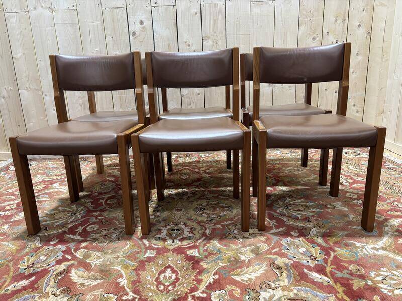 Série de 6 chaises dans le goût de Regain assises cuir