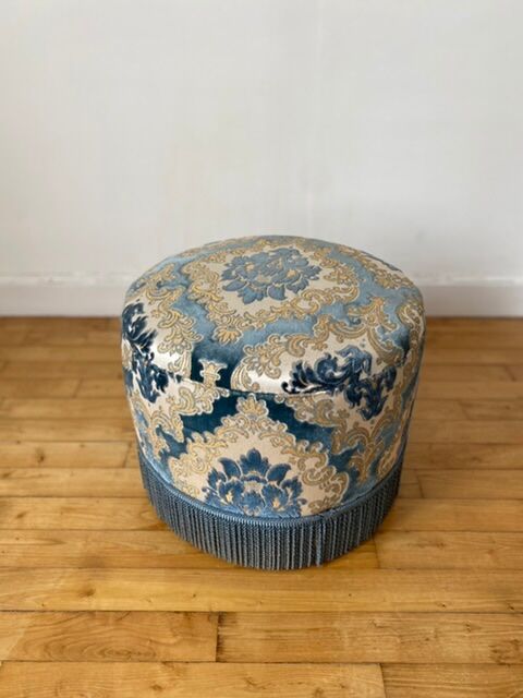 Ottoman in blue velvet