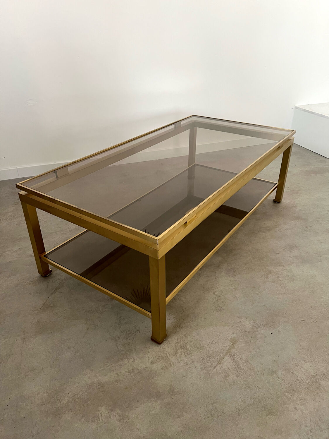 Table basse en laiton et verre fumé design Guy Lefèvre pour la maison Jansen Année 70/80 vintage