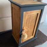 Bedside cabinet storage