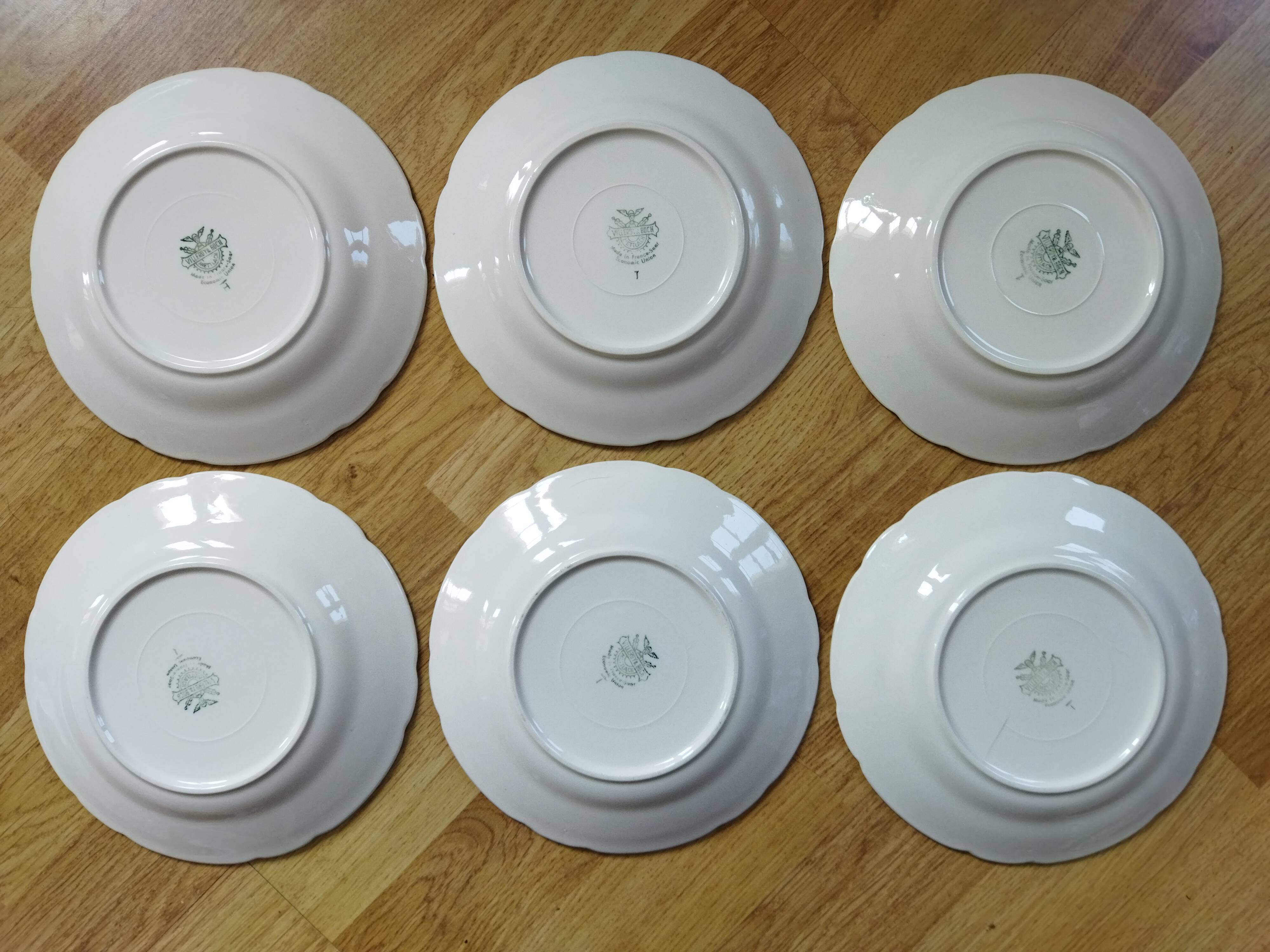 6 Villeroy & Boch Mettlach ivory and gold dessert plates