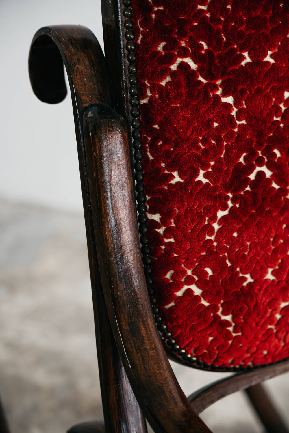 Fauteuil à bascule Thonet vintage design milieu du siècle