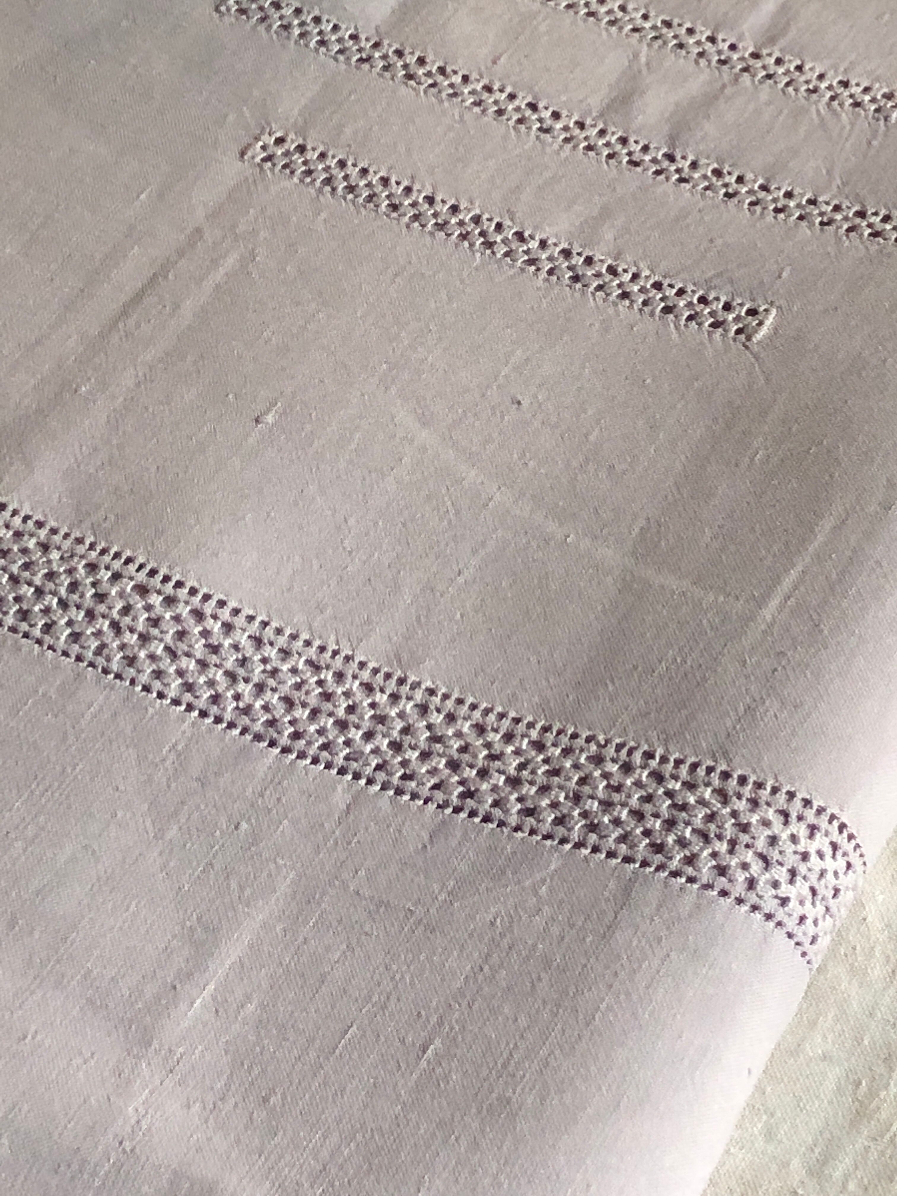 Antique sheet in pure linen tinted in mauve jacana