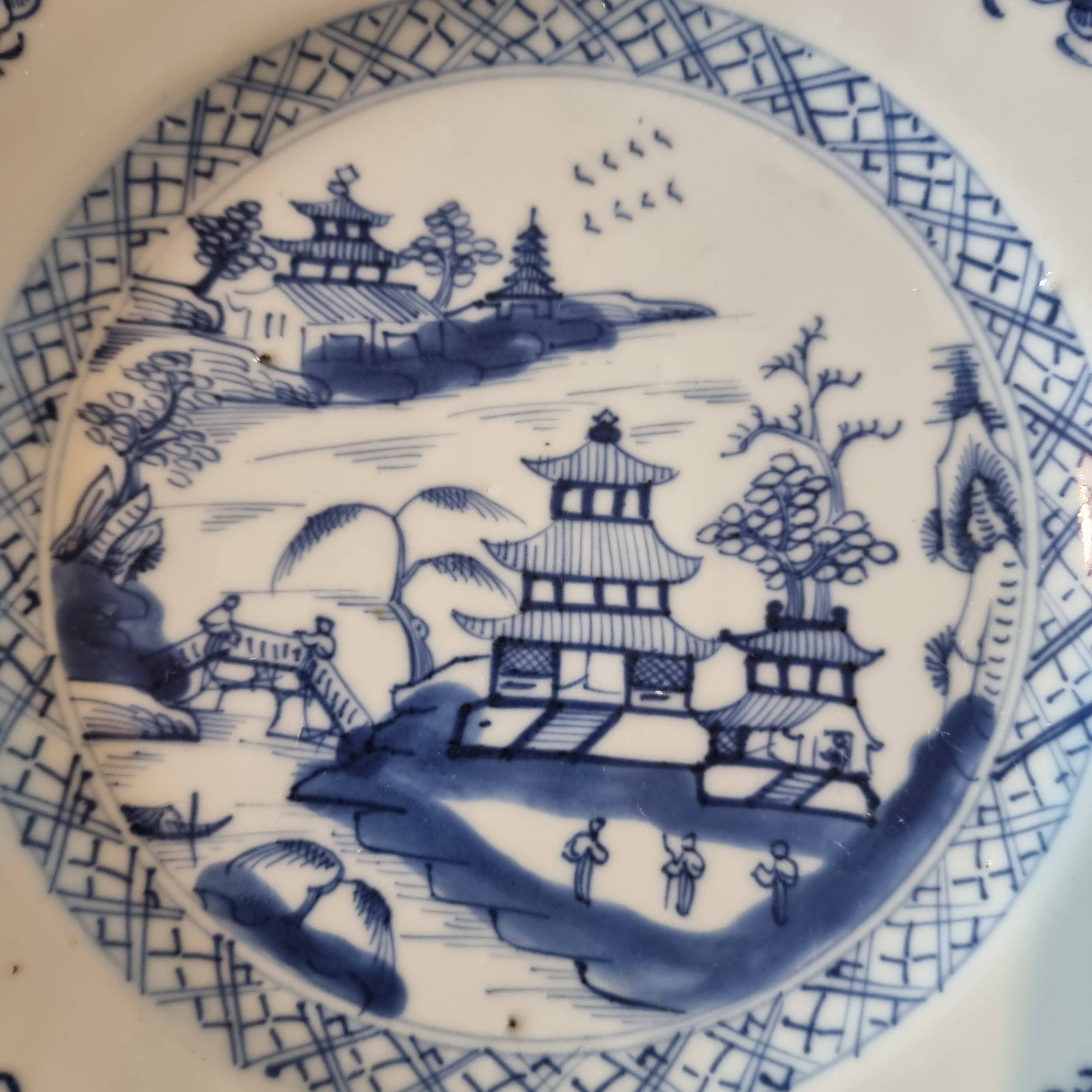 Chinese porcelain plate, Qing dynasty, Qianlong period (1736-1795)
