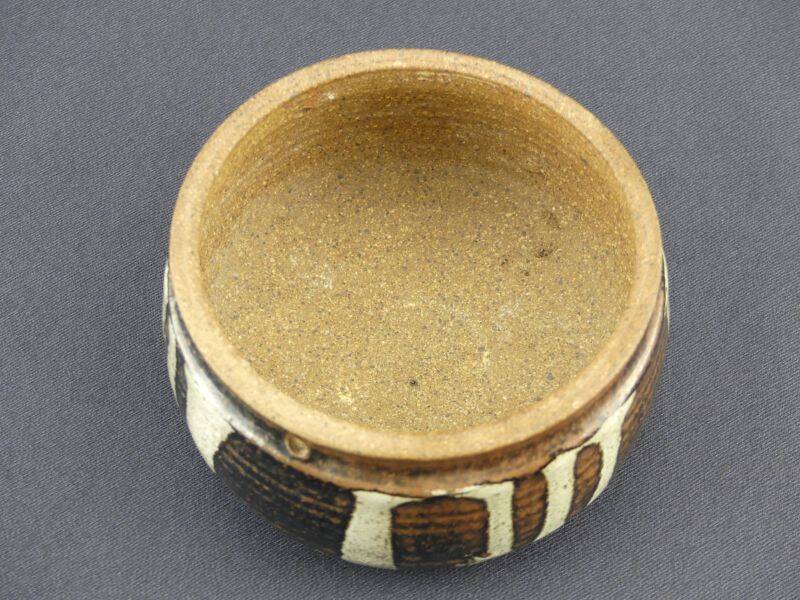 Vintage ceramic hanging cache-pot