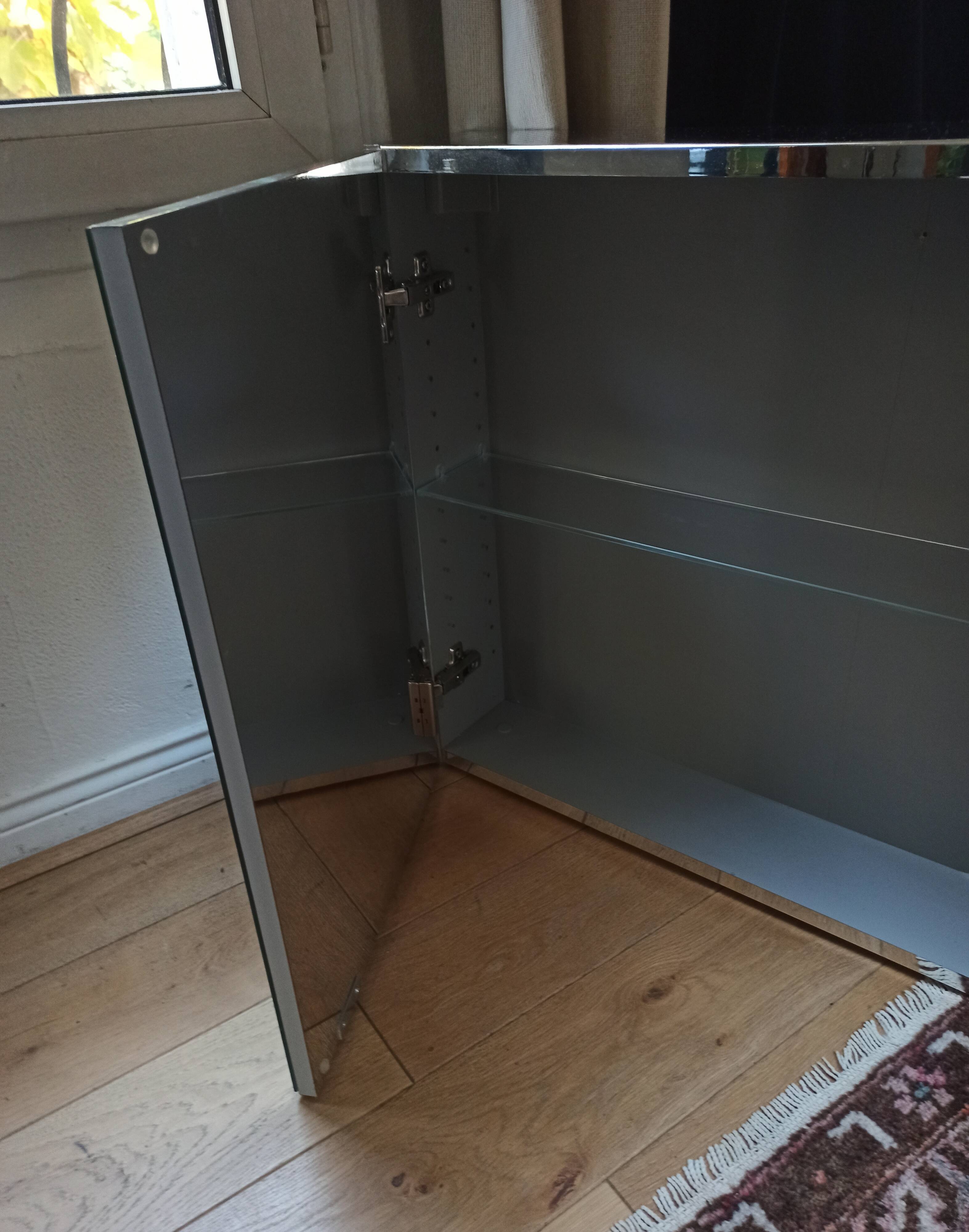 Bathroom mirror cabinet