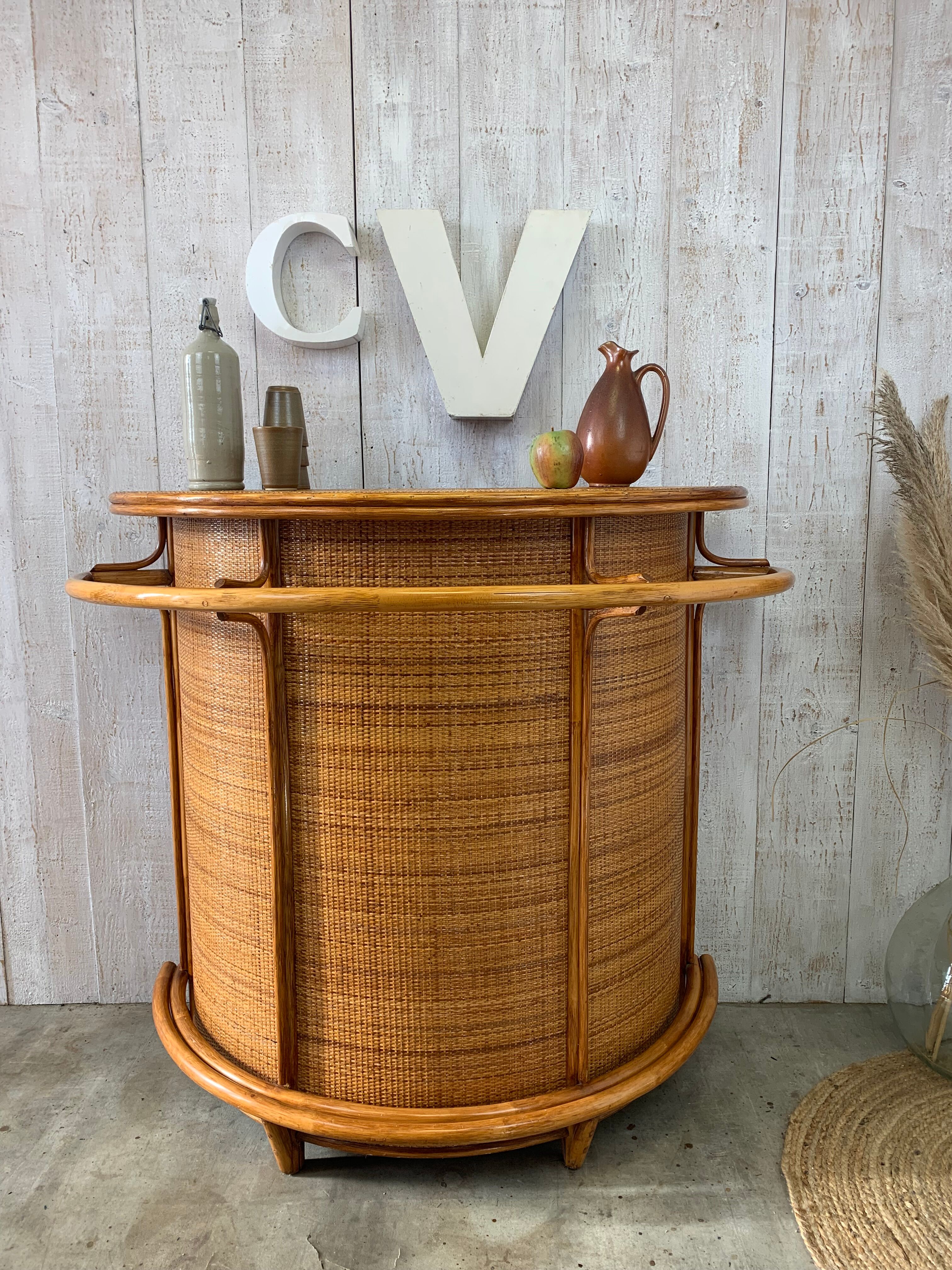 Vintage rattan bar