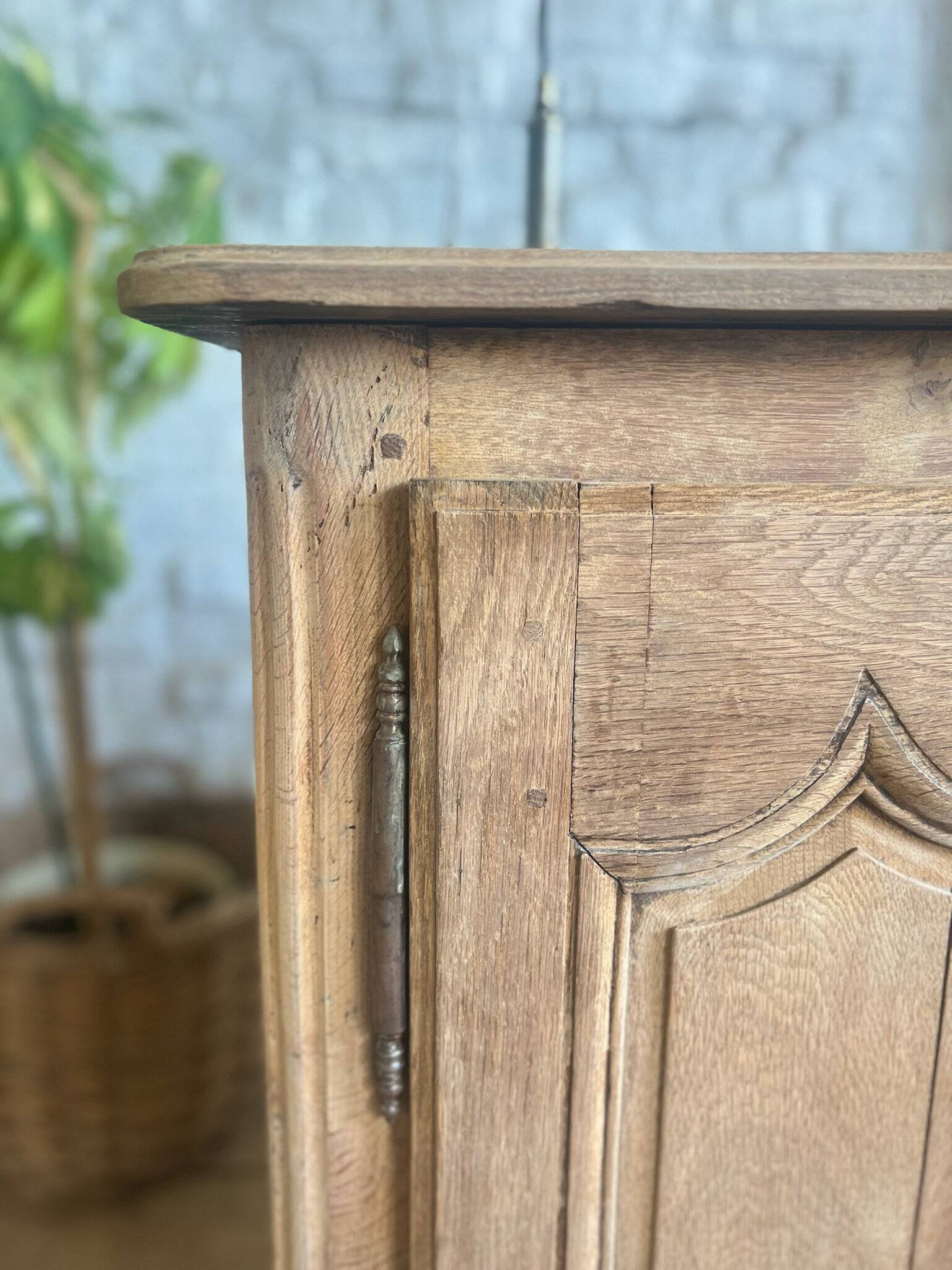 Ancien buffet de chasse en chêne massif