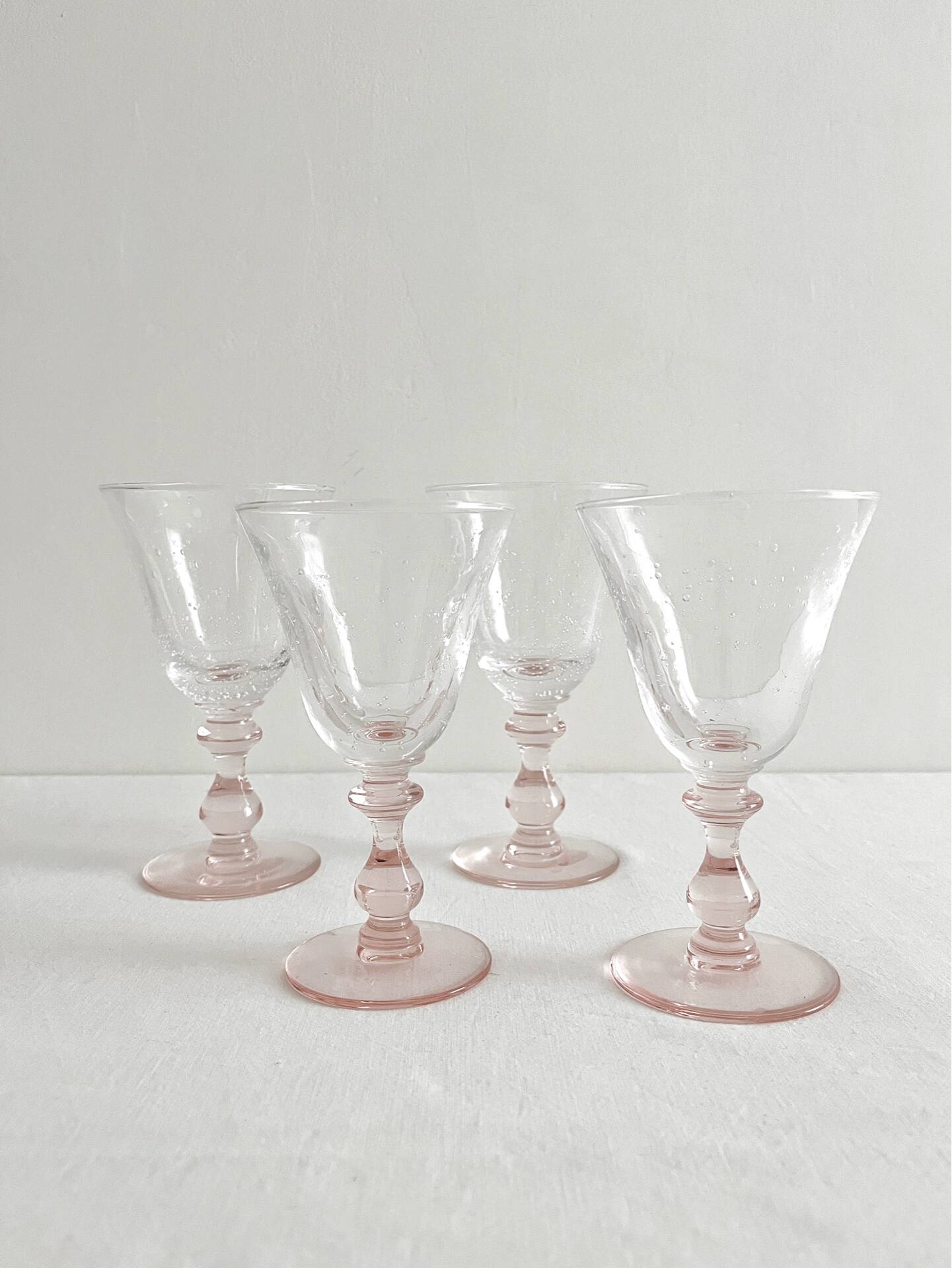 4 verres à vin pied rose en verre bullé vintage