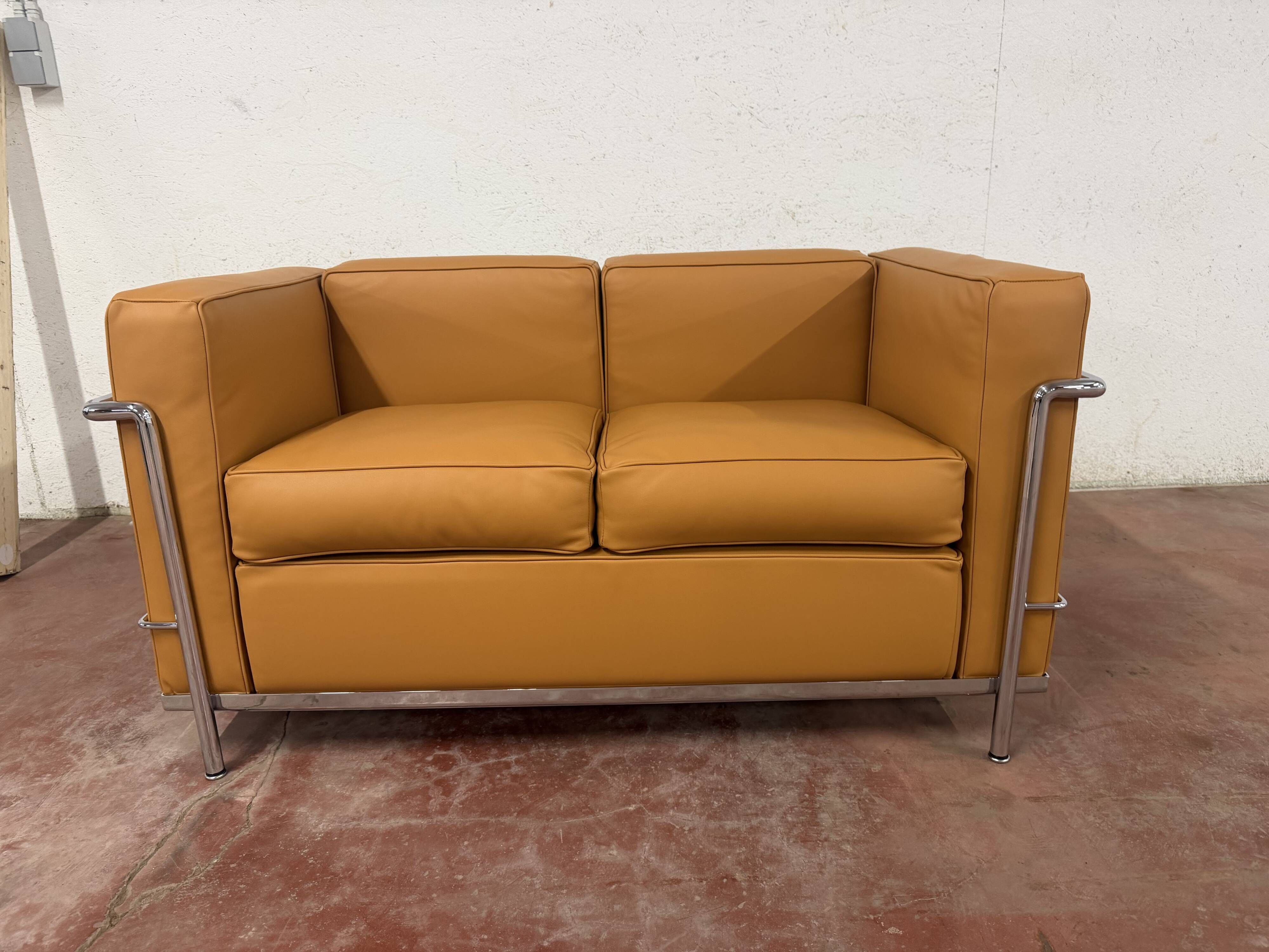 Original Cassina 2-seater Le Corbusier LC2 Cognac Camel leather IN NEW CONDITION!!