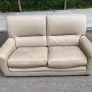 2/3-seater sofa in genuine beige leather by Roche Bobois. Very good condition, great comfort.