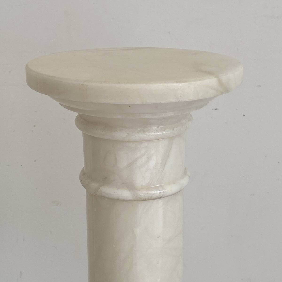 Vintage 1980s luminous alabaster column pedestal