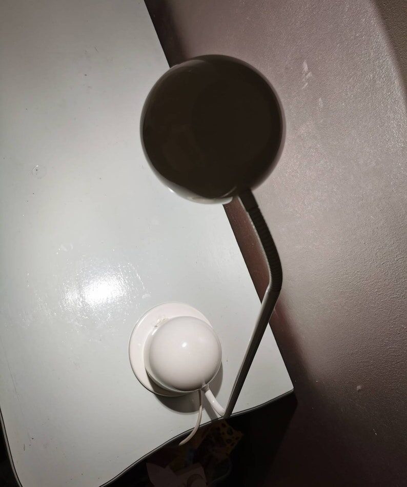 White metal desk lamp Vrieland 80s