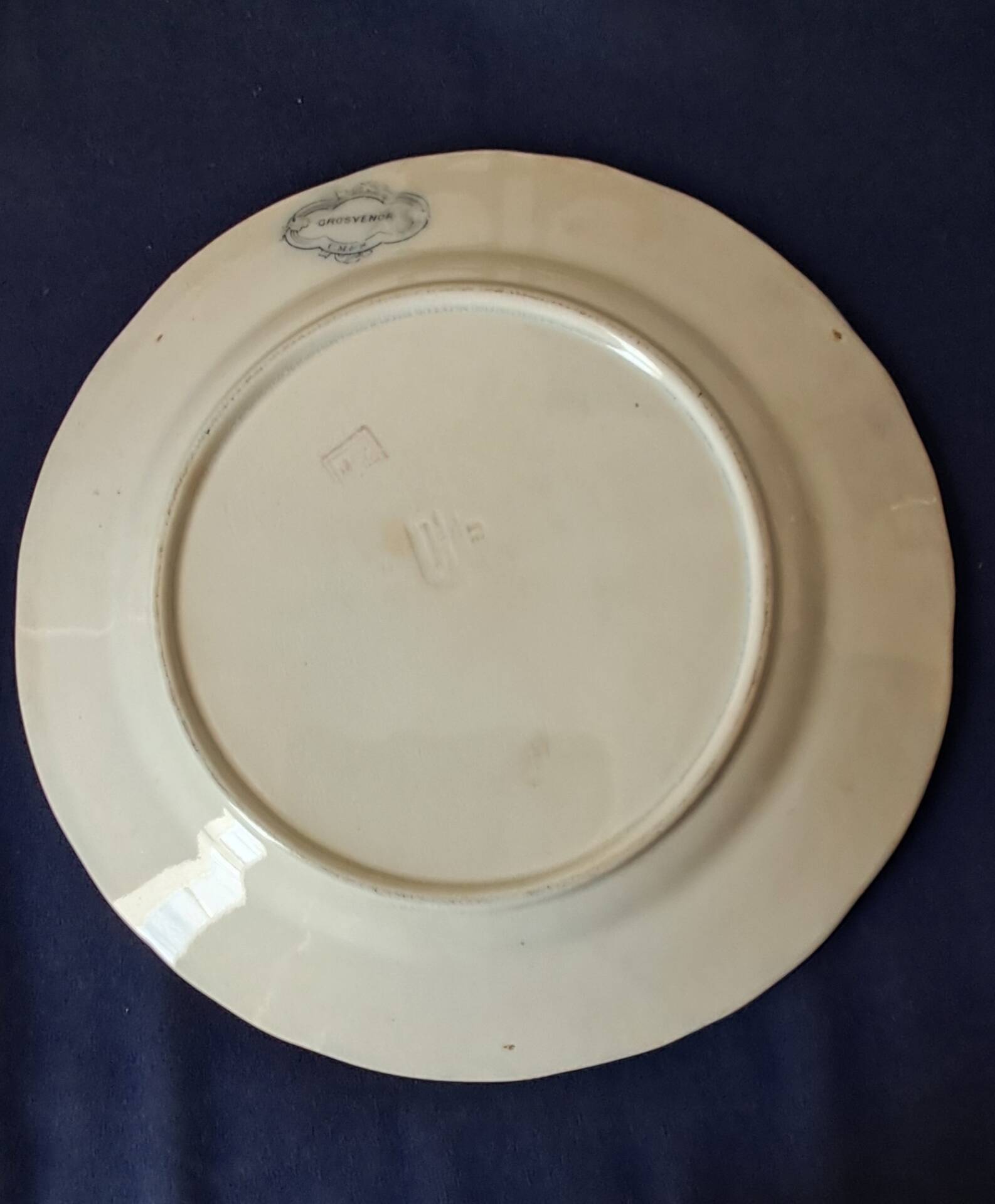 Assiettes en faïence anglaise. 19ème.  Grosvenor China