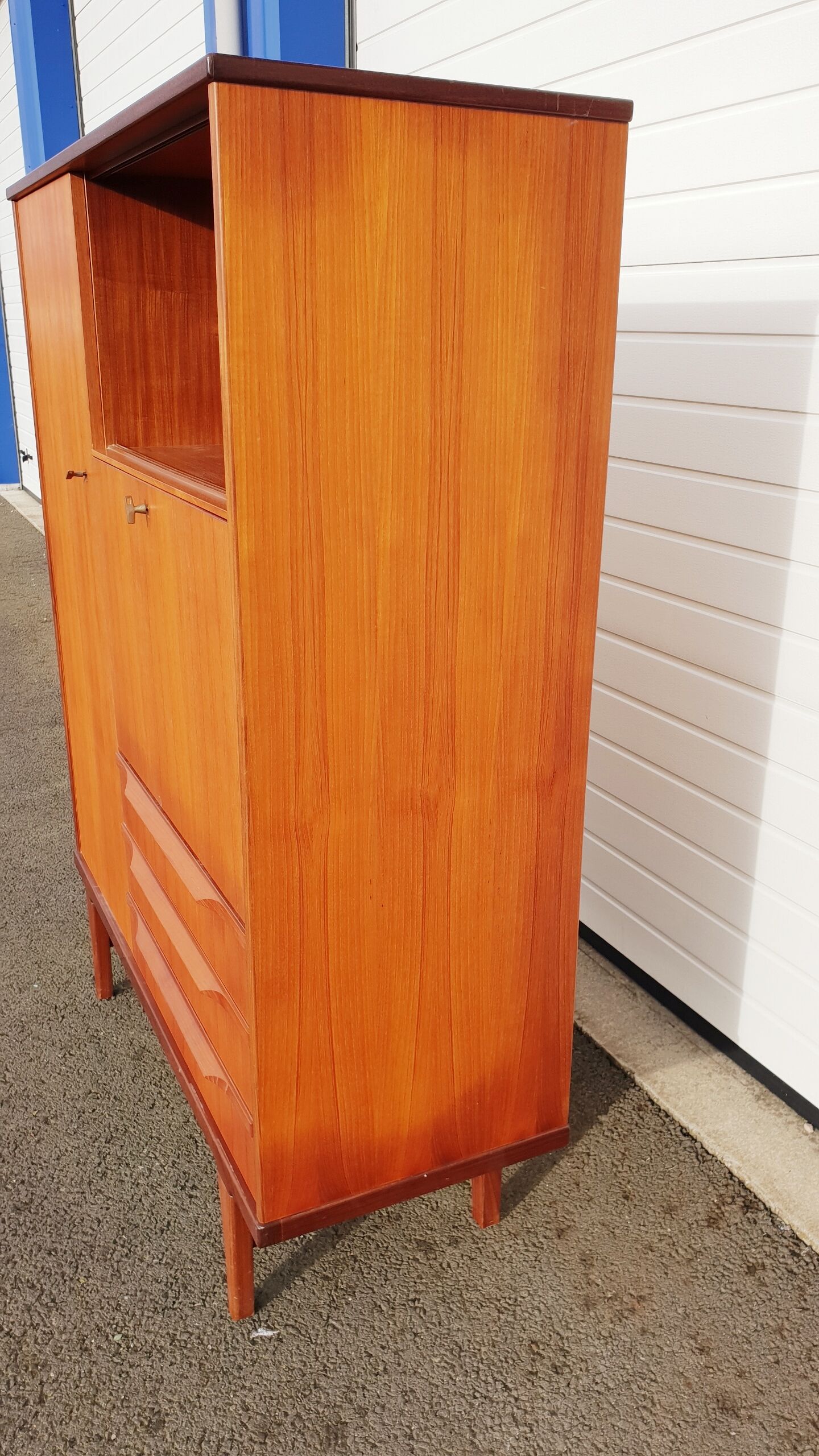 Scandinavian secretary cabinet