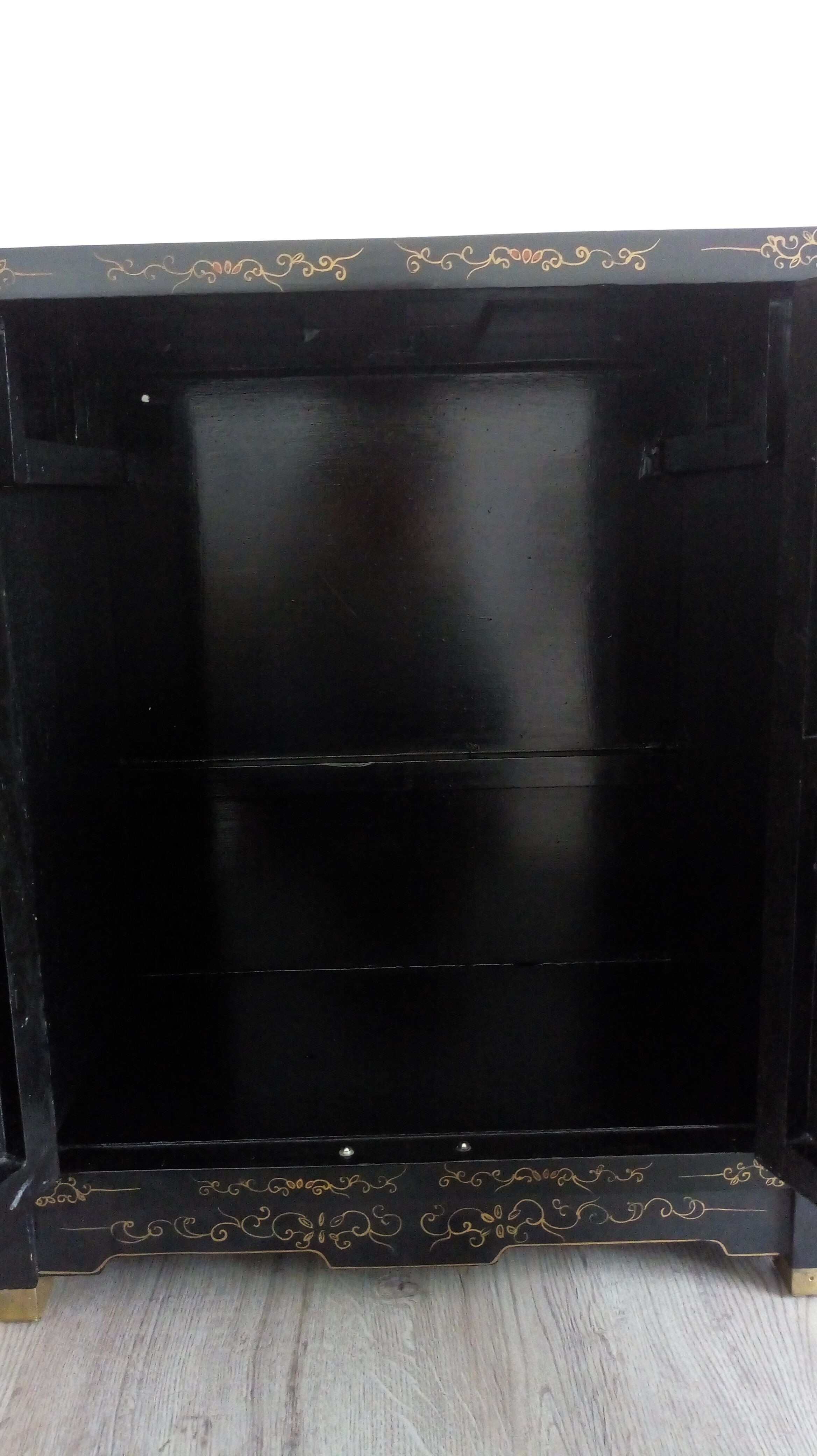 Meuble chinois laqué noir pierres sculptées