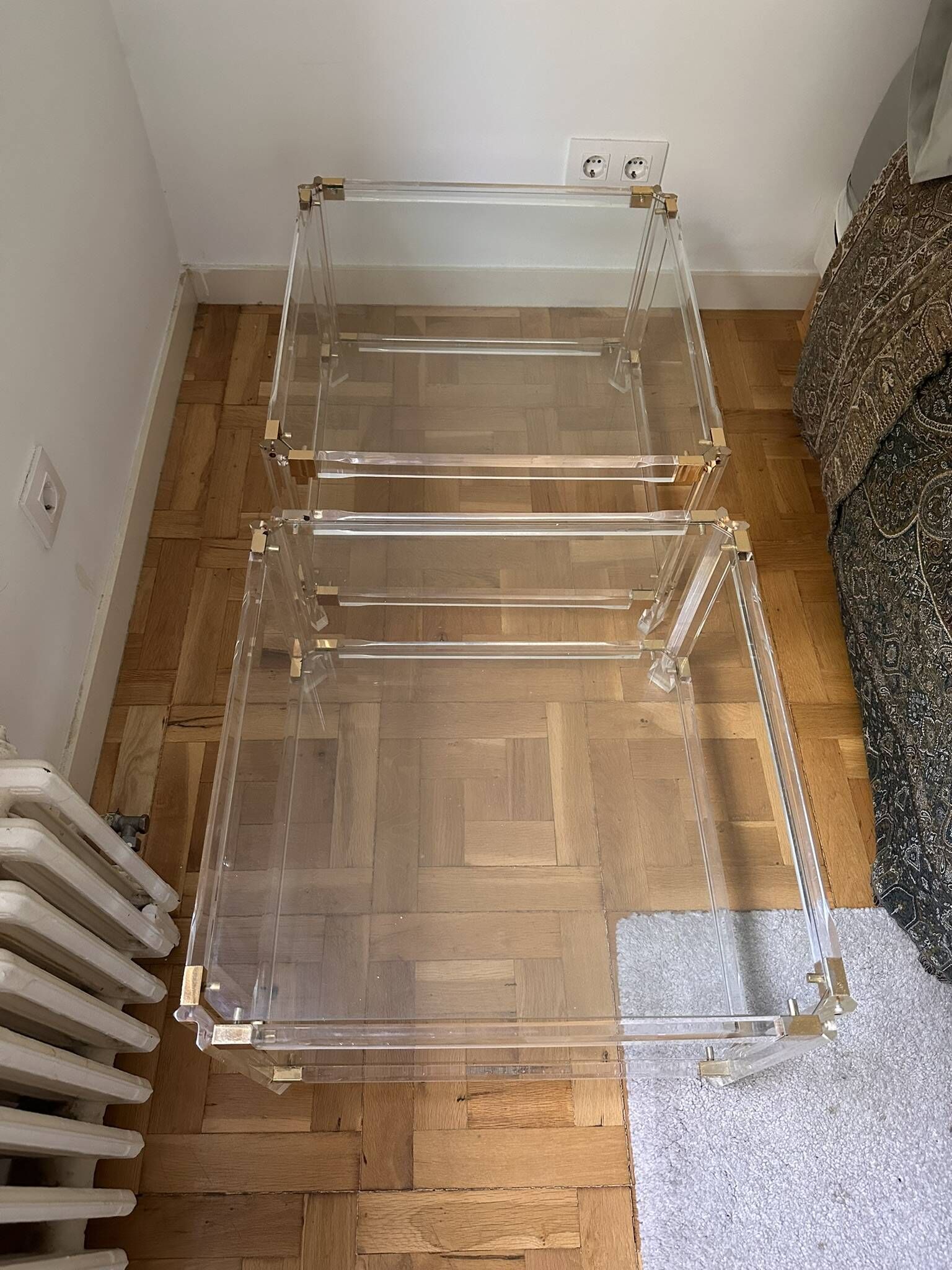 2 bout de canape plexi laiton et verre  circa 1970