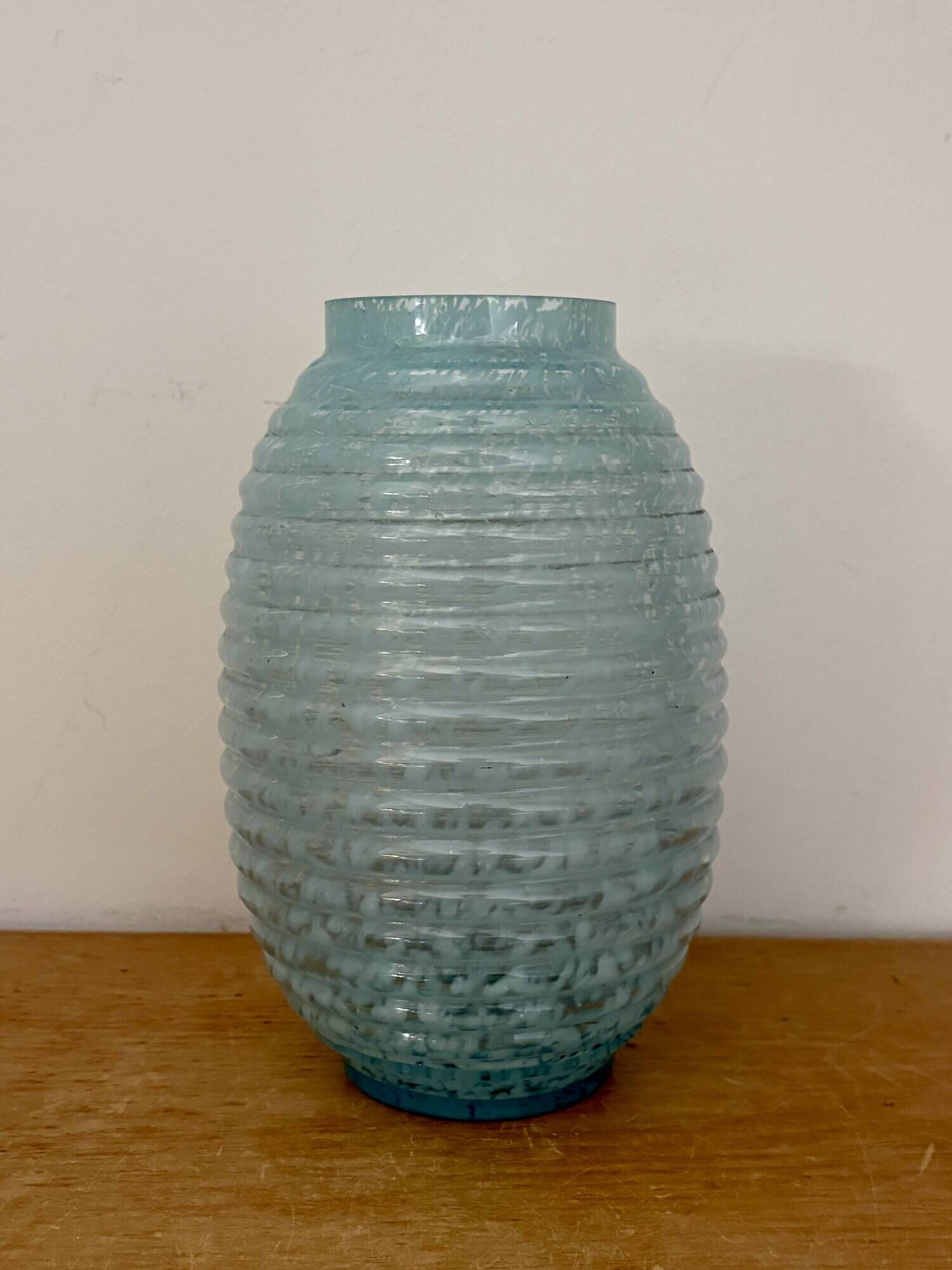 Vase vintage art déco, en verre de Clichy bleu