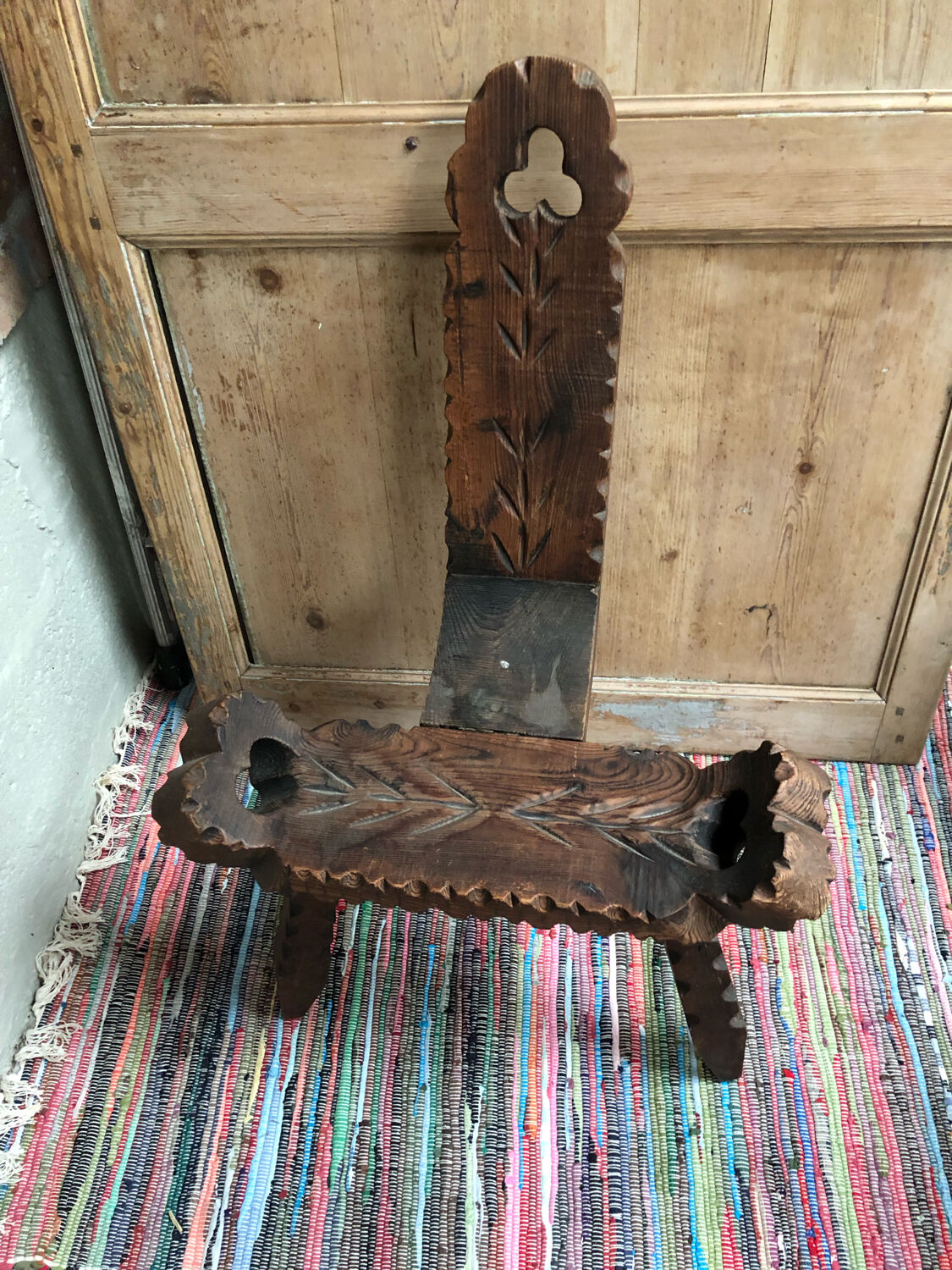 Brutalized tripod chairs