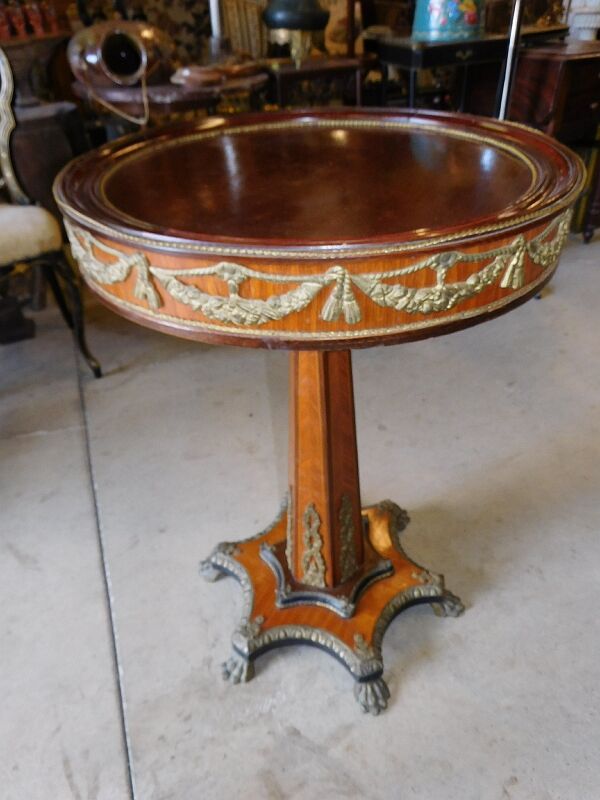 Gueridon marquetry and bronze central foot harness