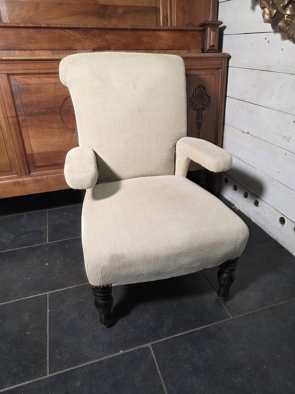 Napoleon III crapaud armchair with a reclined backrest