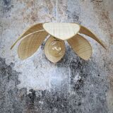 Flower suspension metal structure, 6 raffia petals