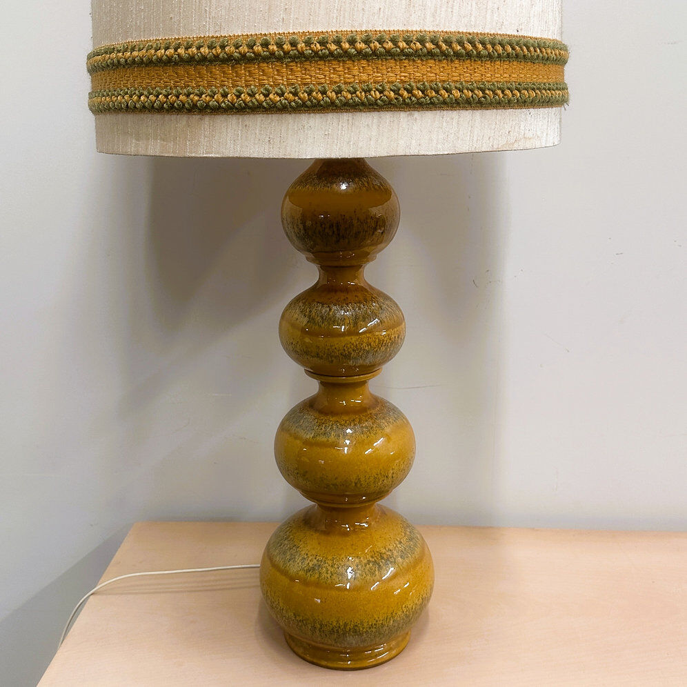 Lampe de table sculpturale vintage allemande Kaiser Leuchten des années 1970, grand modèle en céramique moutarde
