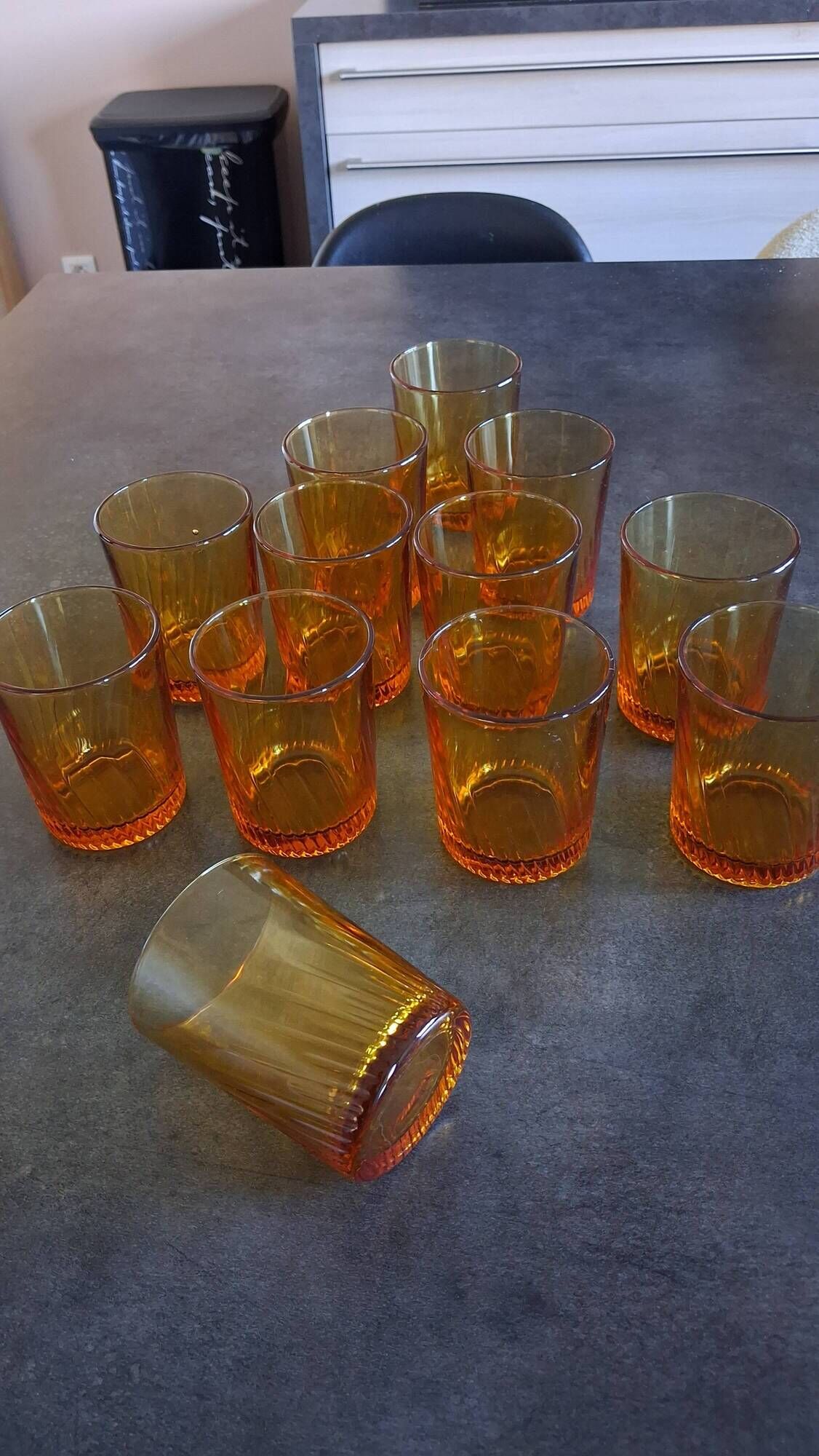 Set of 12 amber textured glass water glasses – Vintage 1970s