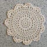 Small vintage round placemat Ø14