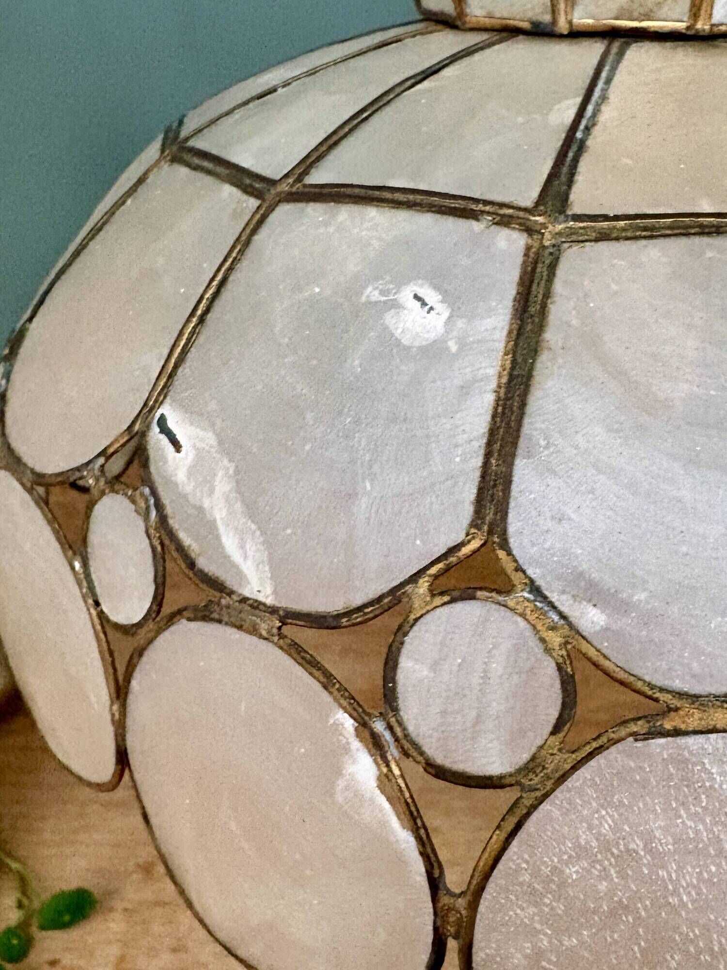 Vintage pearl pendant light