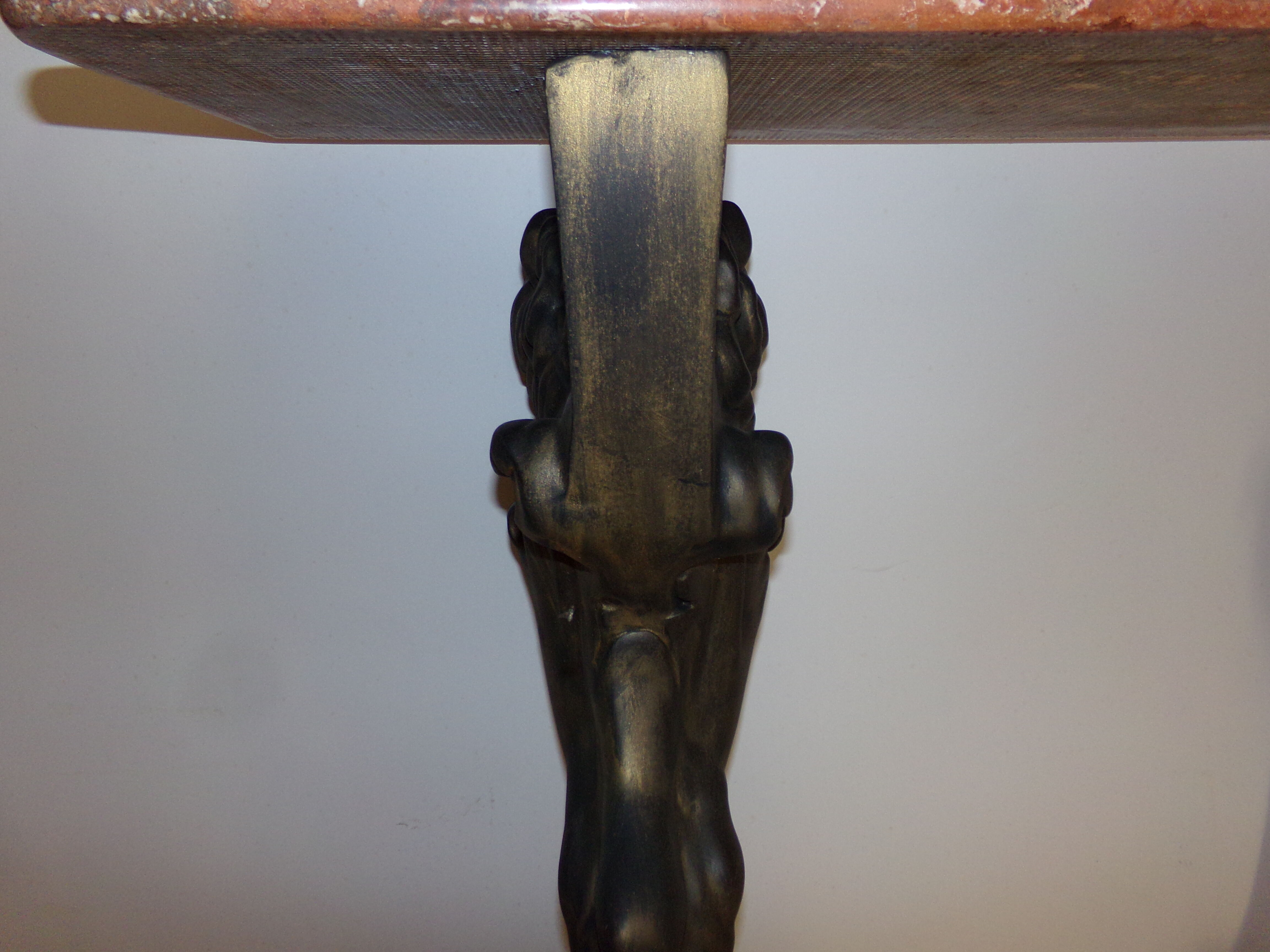 Console en marbre sur pieds lions