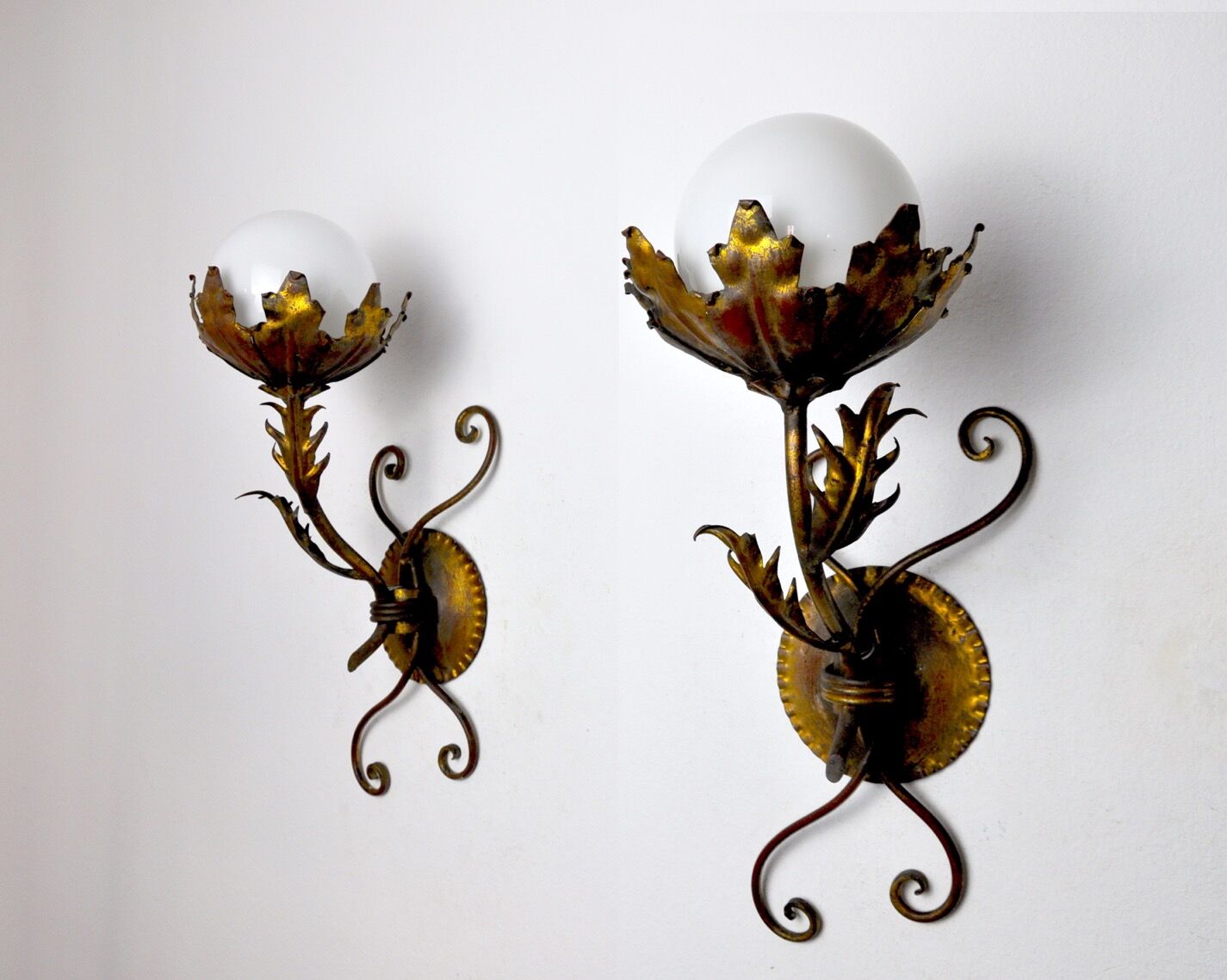 Pair of floral wall lamps by Ferro Arte, Gold leaf and opaline, Spain, 1960