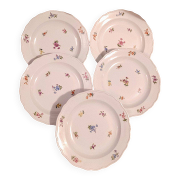 5 Assiettes à dessert, salade ou petit-déjeuner antiques originales de Meissen avec des fleurs éparpillées.