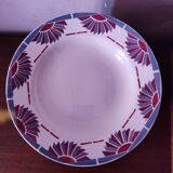 Art Deco earthenware plates: 10 flat and 11 soup plates