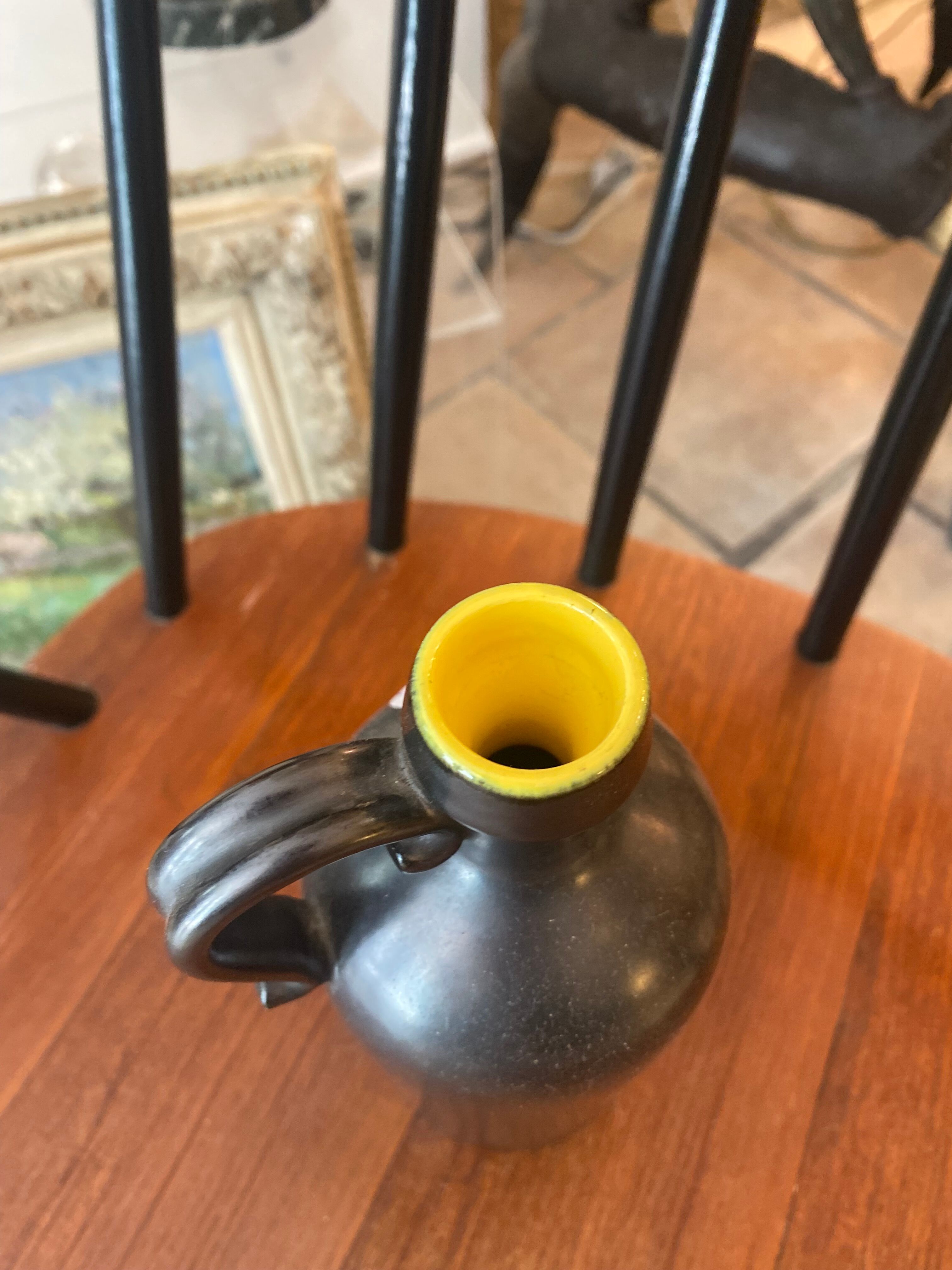 Two-tone ceramic bottle