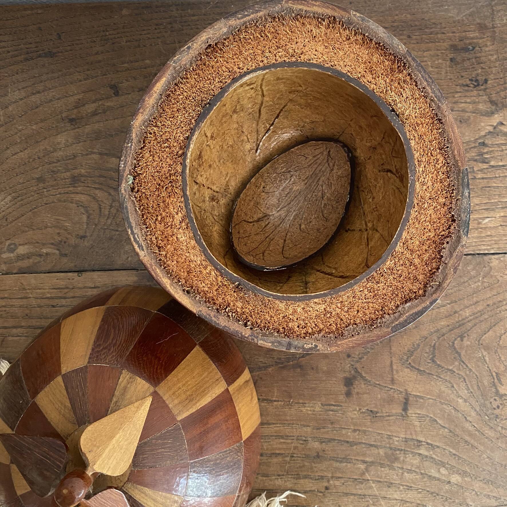 Seau à glaçons vintage  en noix de coco marquetée
