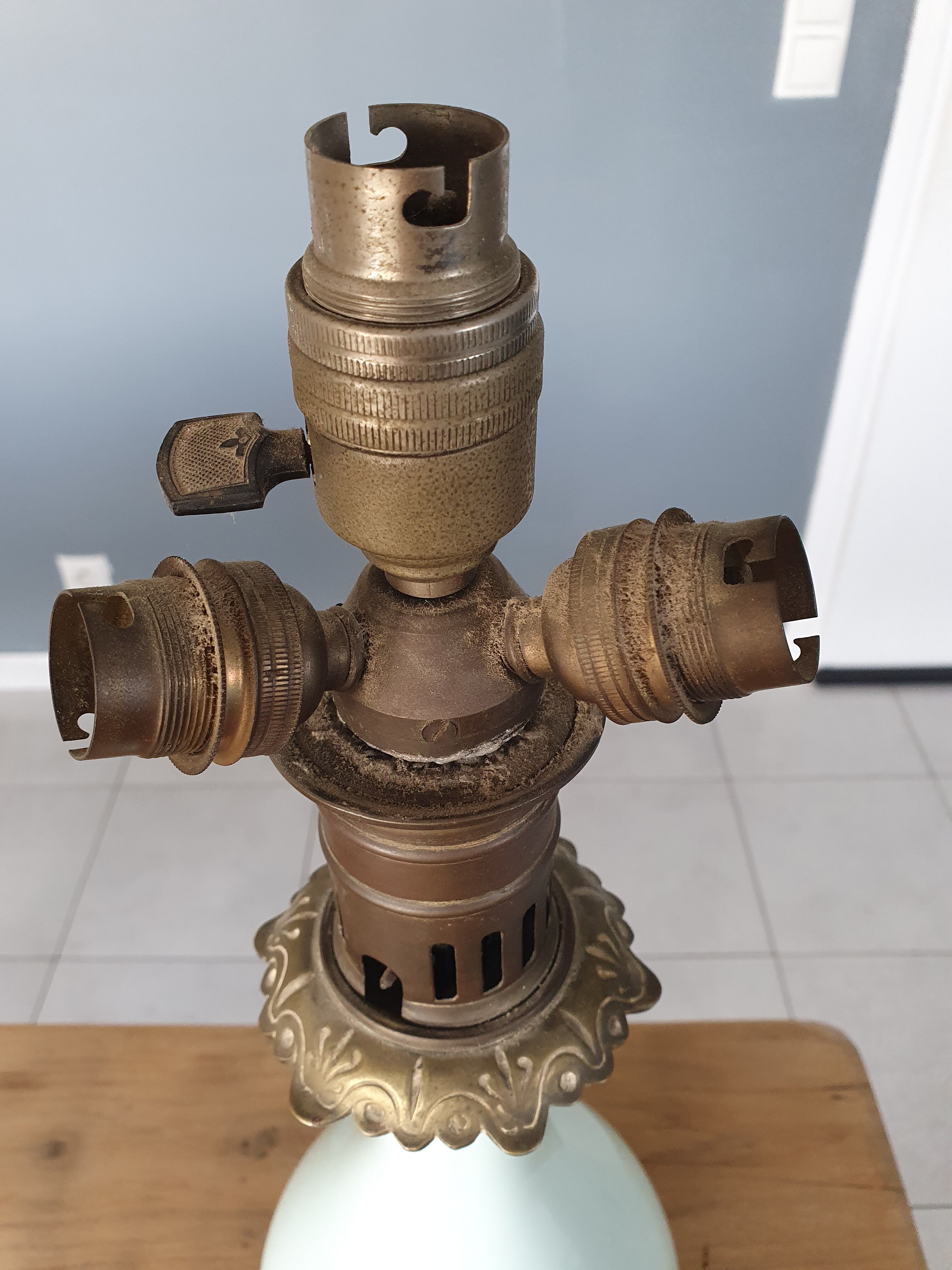 Opaline lamp oil / oil bronze Napoleon III lamp mounting