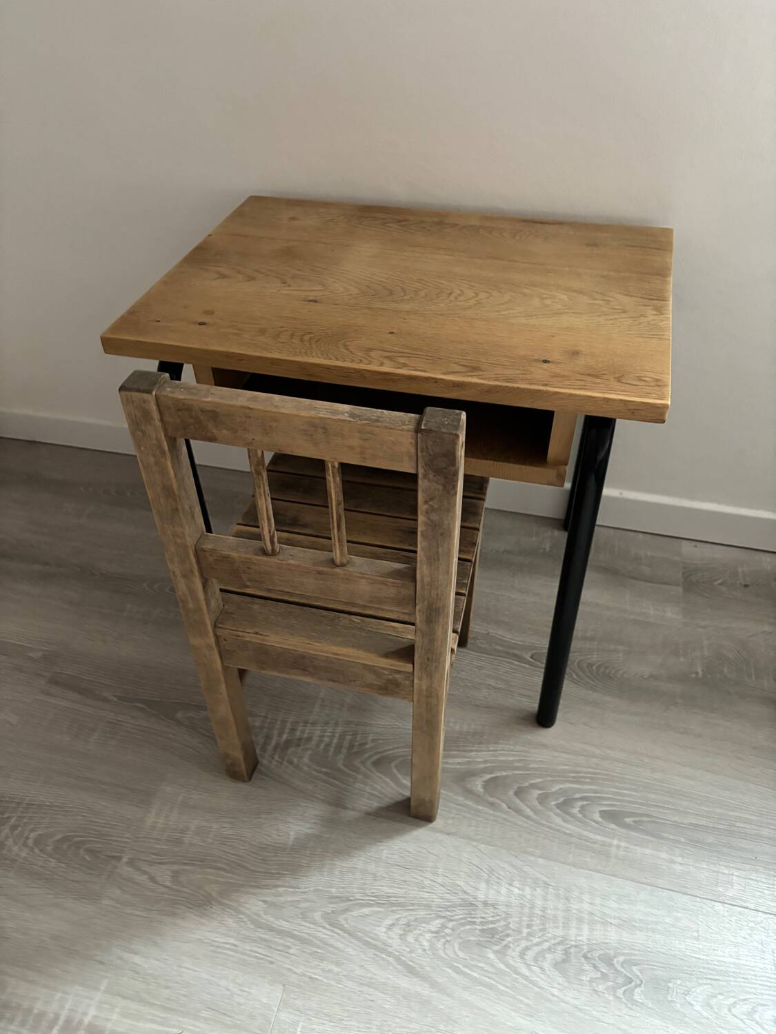 Children's desk in wood and metal