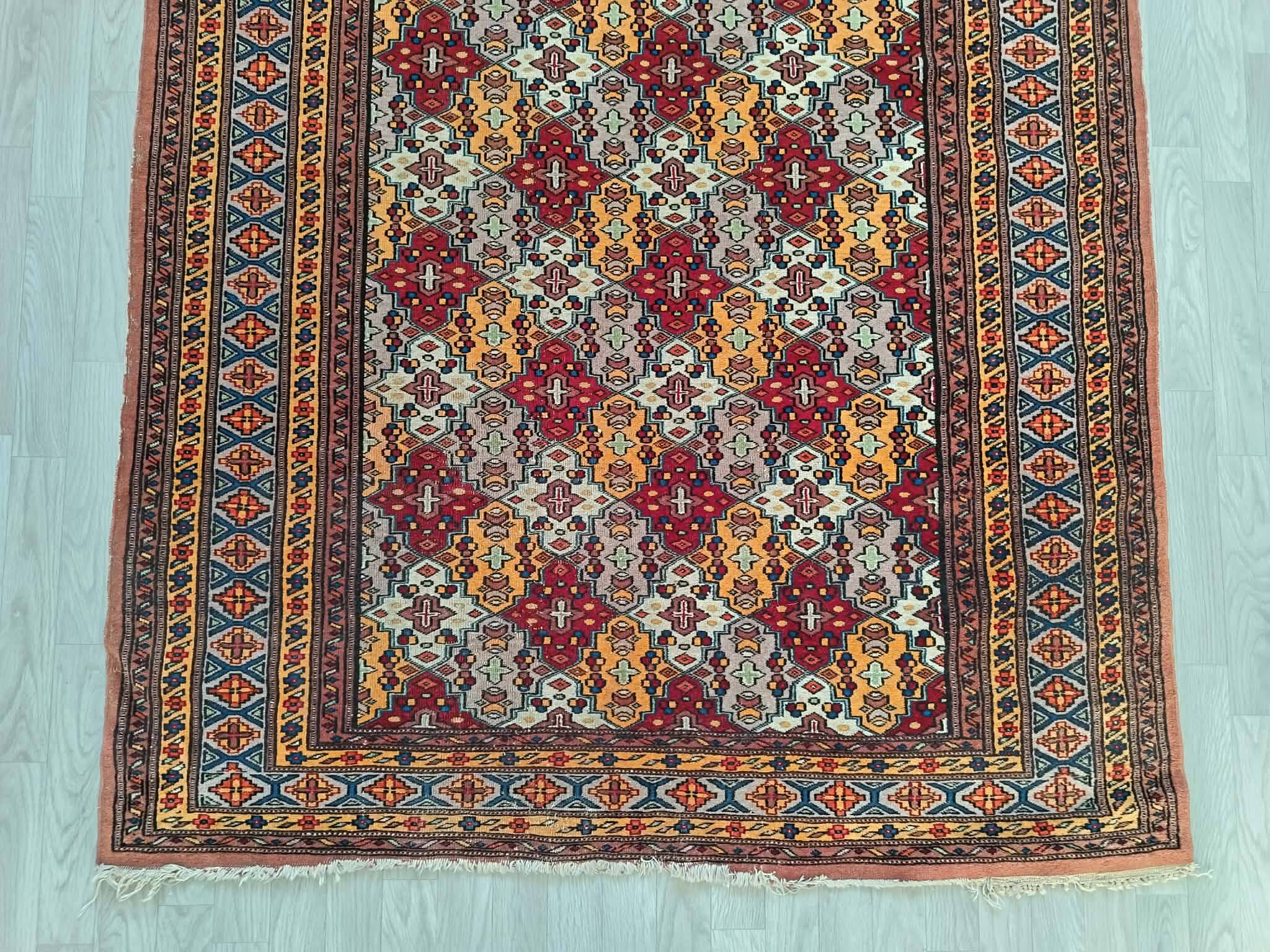 Handmade Pakistani carpet