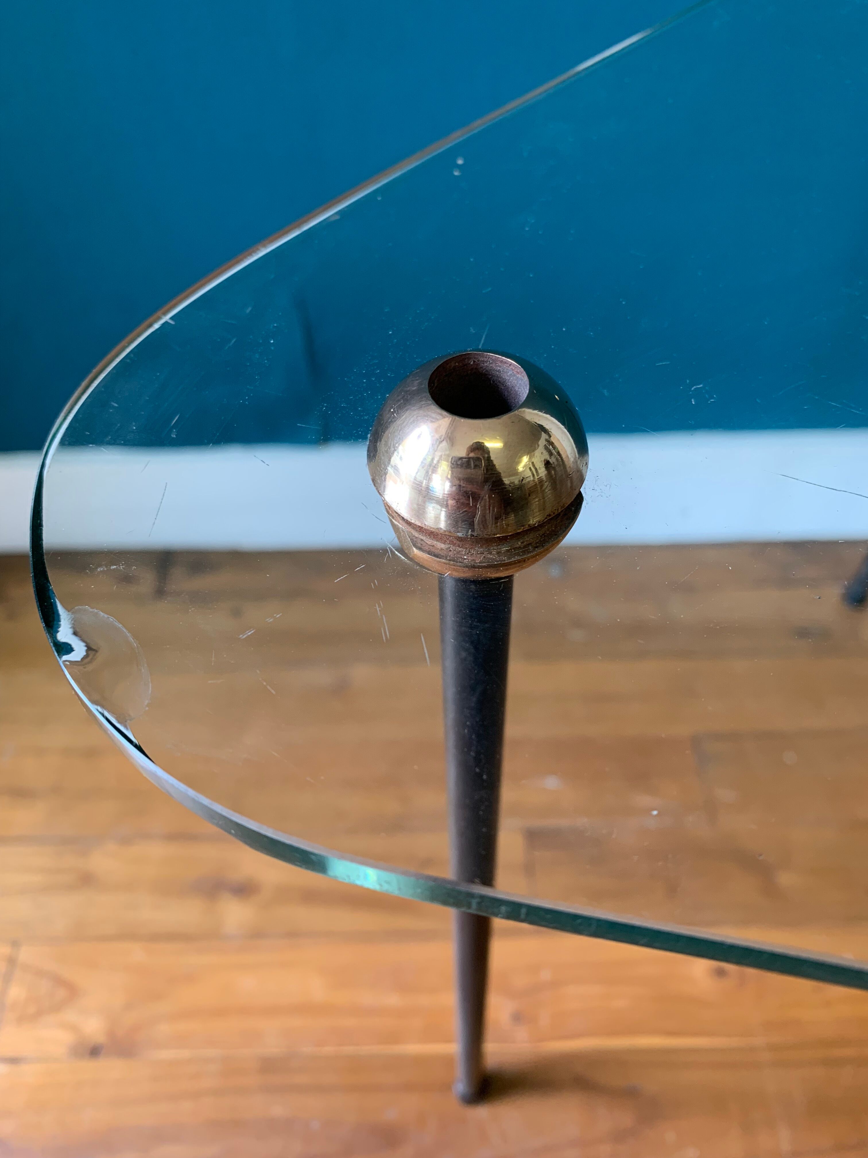 Set of trundle coffee tables in glass and brass